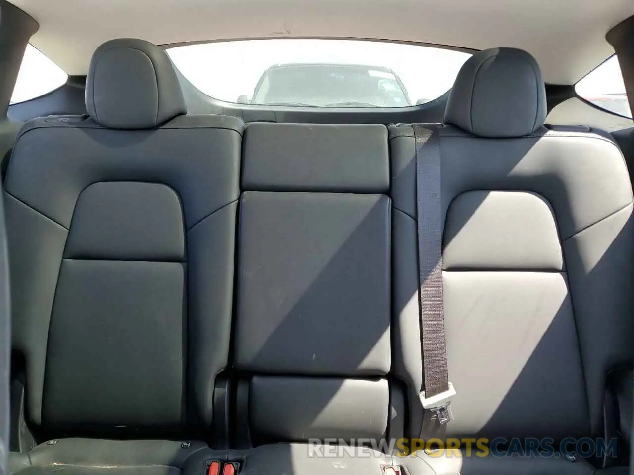 10 Photograph of a damaged car 7SAYGDEE5RA290471 TESLA MODEL Y 2024