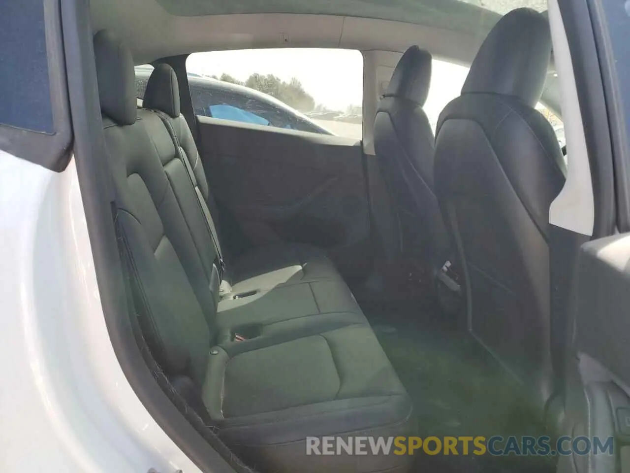 11 Photograph of a damaged car 7SAYGDEE5RA290471 TESLA MODEL Y 2024