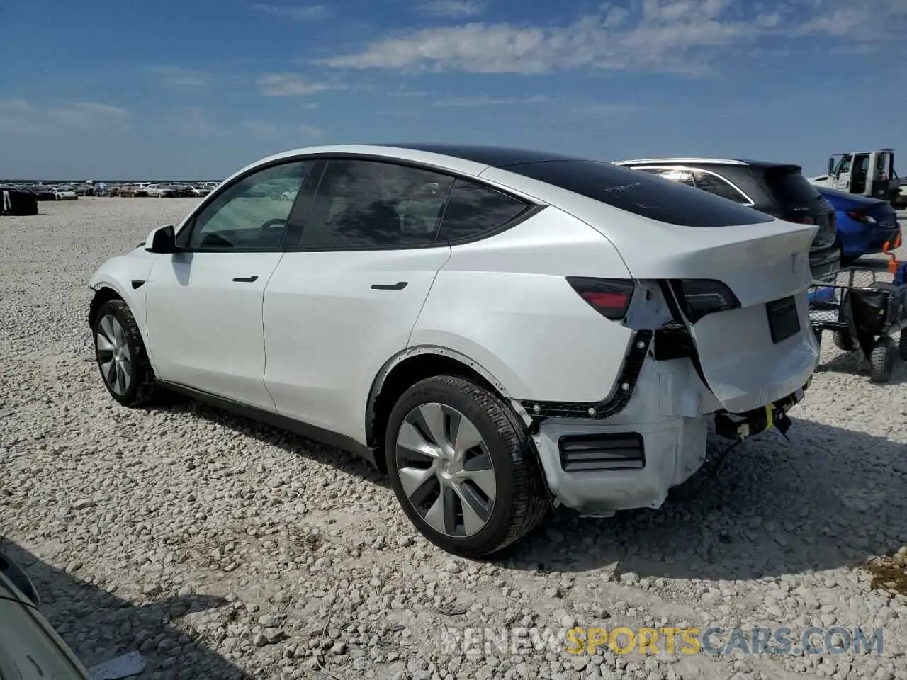 2 Photograph of a damaged car 7SAYGDEE5RA290471 TESLA MODEL Y 2024