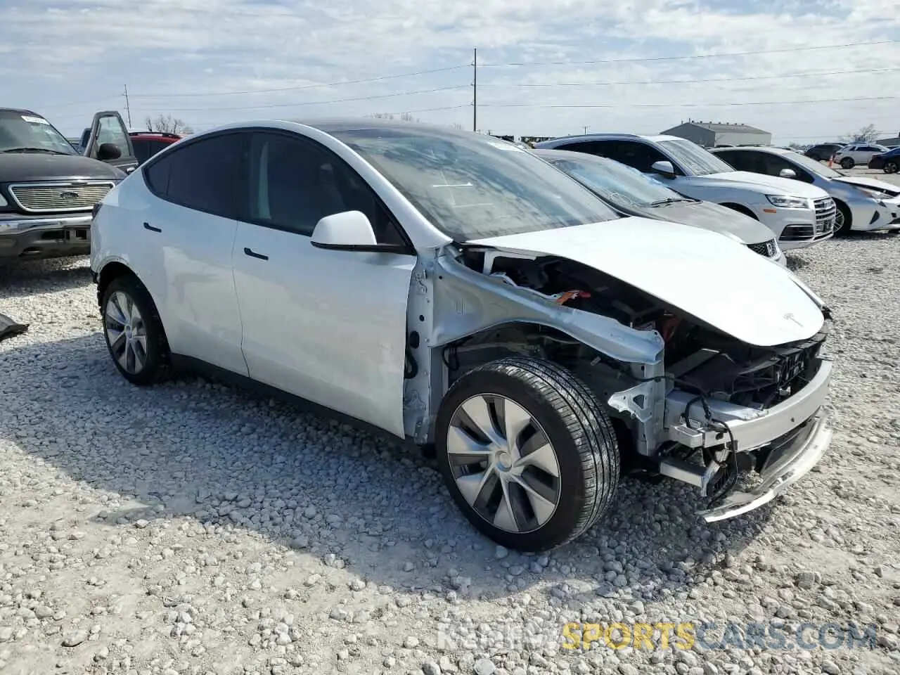 4 Photograph of a damaged car 7SAYGDEE5RA290471 TESLA MODEL Y 2024