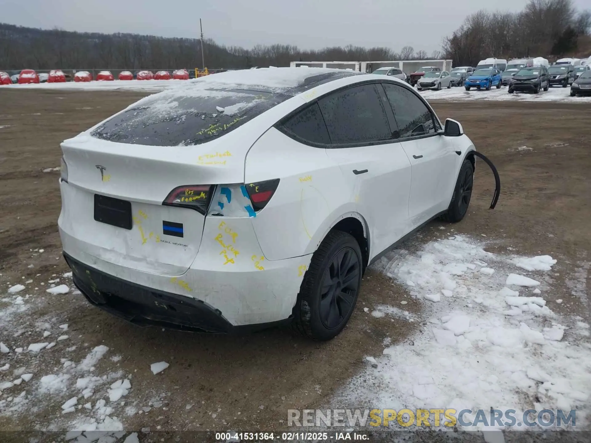 4 Photograph of a damaged car 7SAYGDEE5RA326577 TESLA MODEL Y 2024