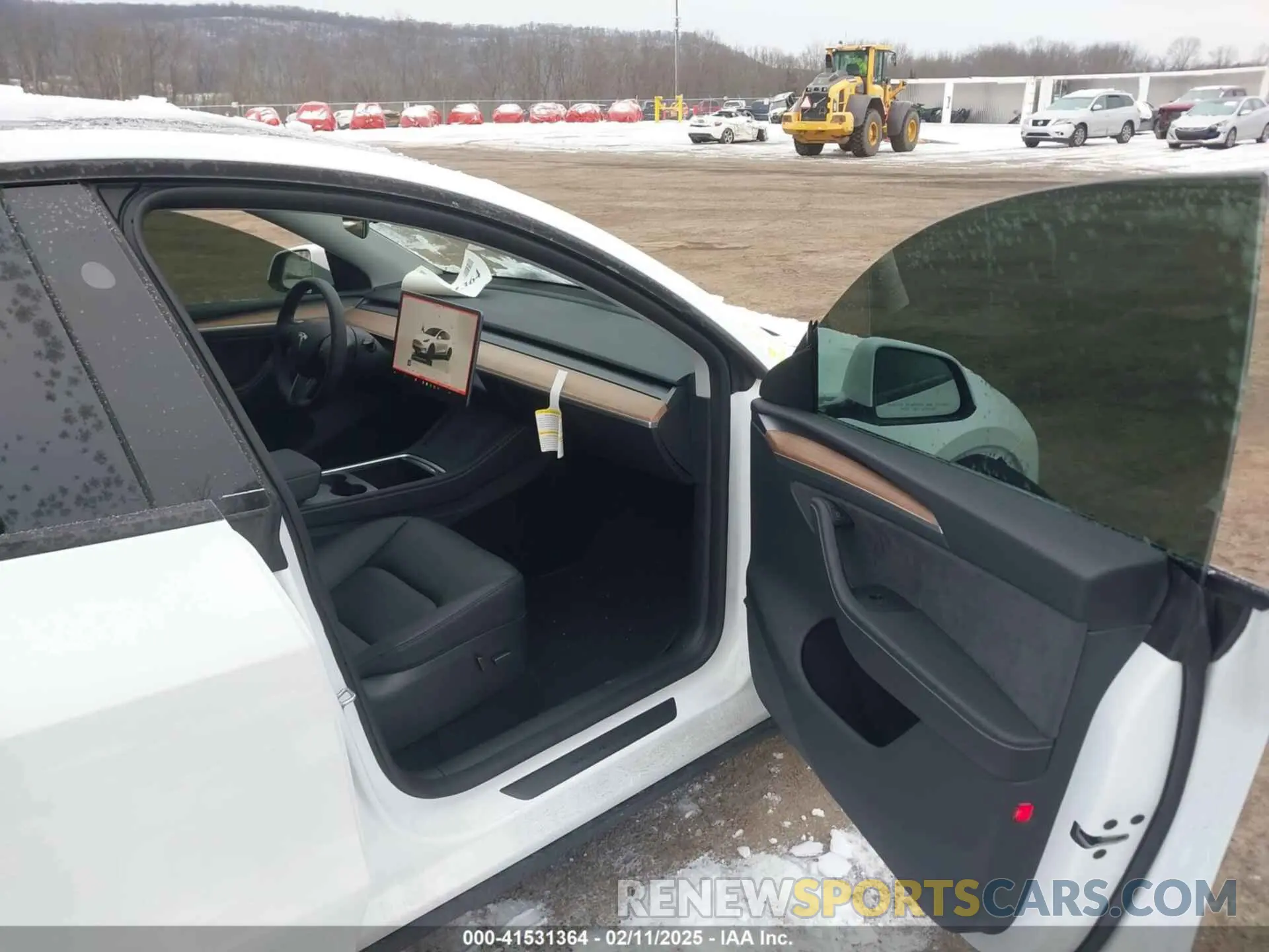 5 Photograph of a damaged car 7SAYGDEE5RA326577 TESLA MODEL Y 2024