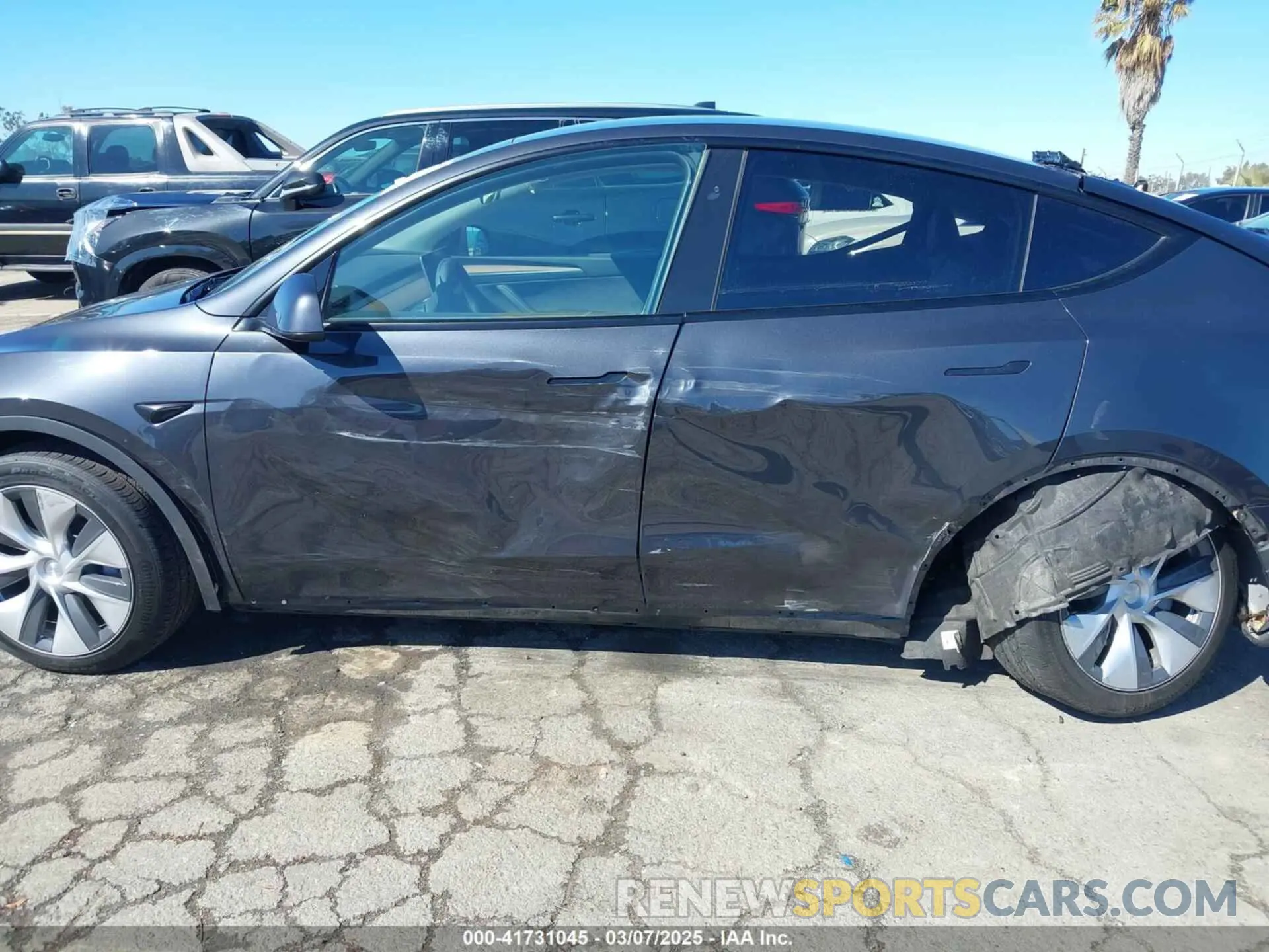 15 Photograph of a damaged car 7SAYGDEE5RF003424 TESLA MODEL Y 2024