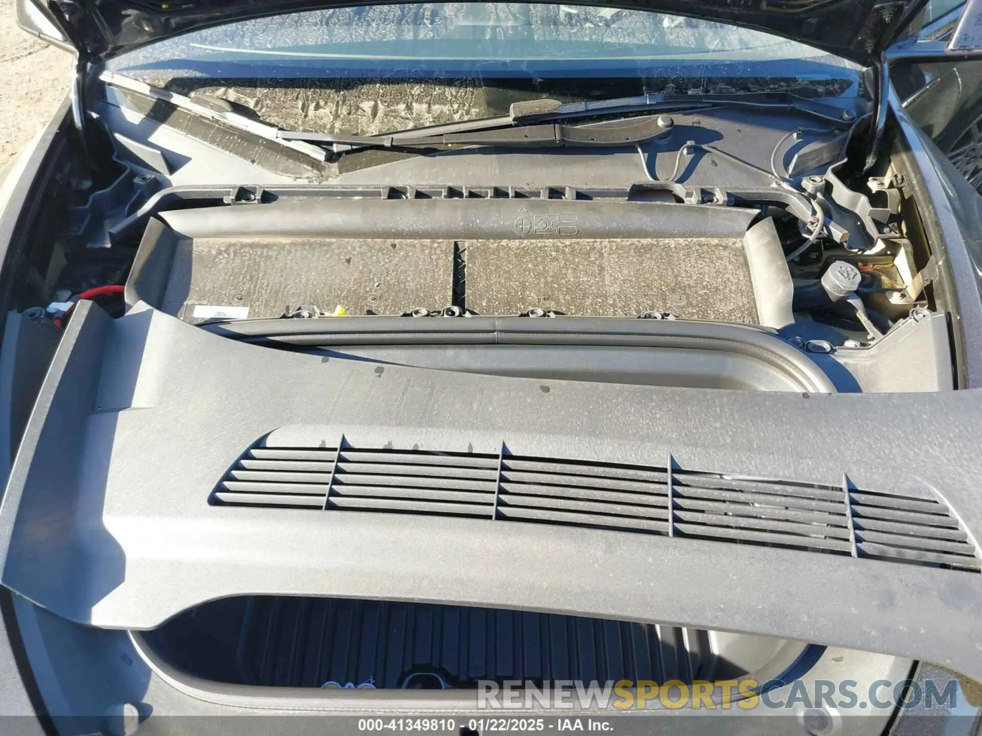 10 Photograph of a damaged car 7SAYGDEE5RF004220 TESLA MODEL Y 2024