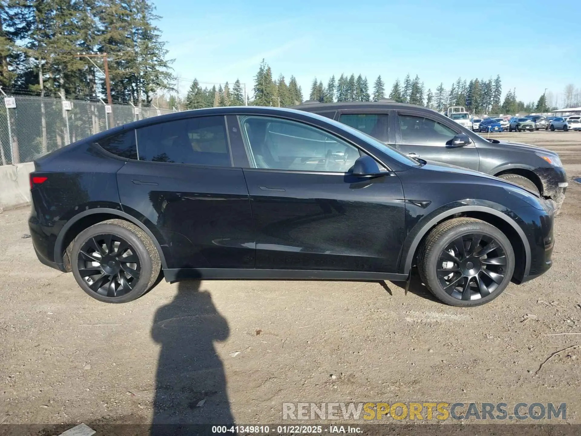 13 Photograph of a damaged car 7SAYGDEE5RF004220 TESLA MODEL Y 2024
