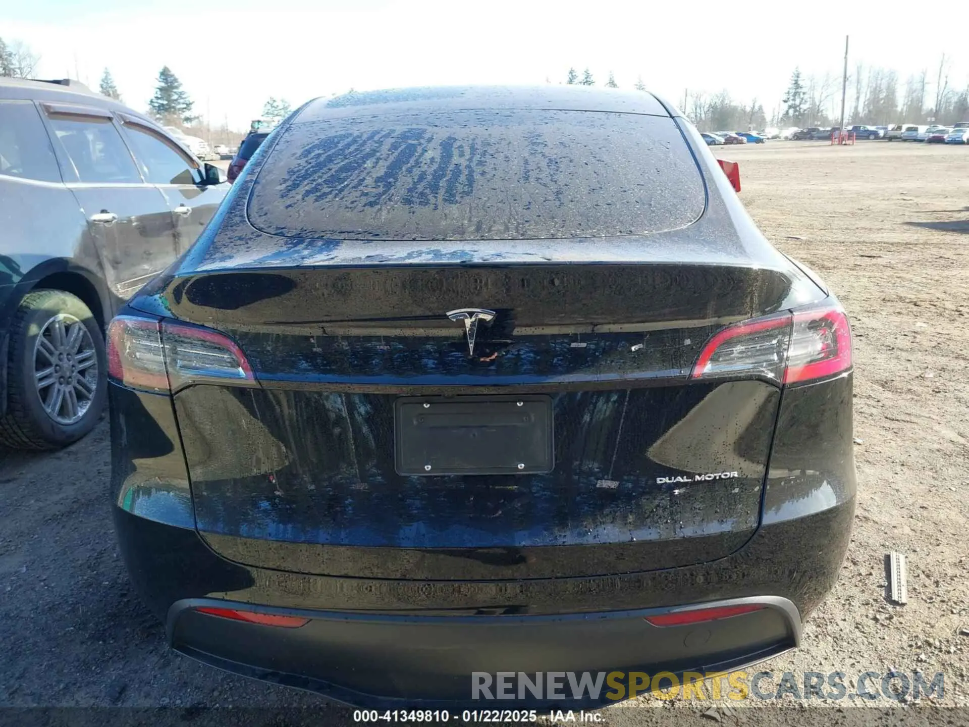 16 Photograph of a damaged car 7SAYGDEE5RF004220 TESLA MODEL Y 2024