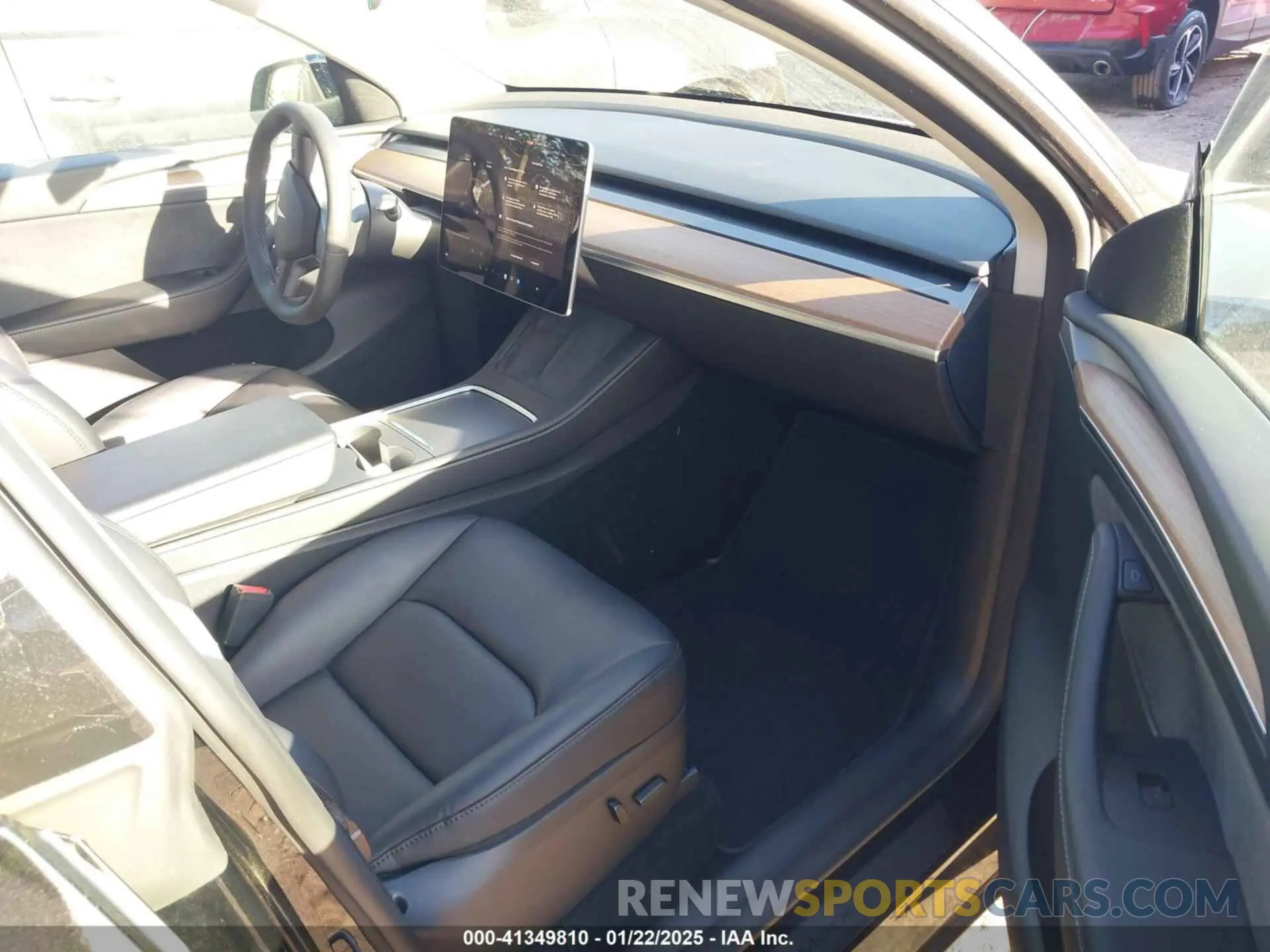 5 Photograph of a damaged car 7SAYGDEE5RF004220 TESLA MODEL Y 2024