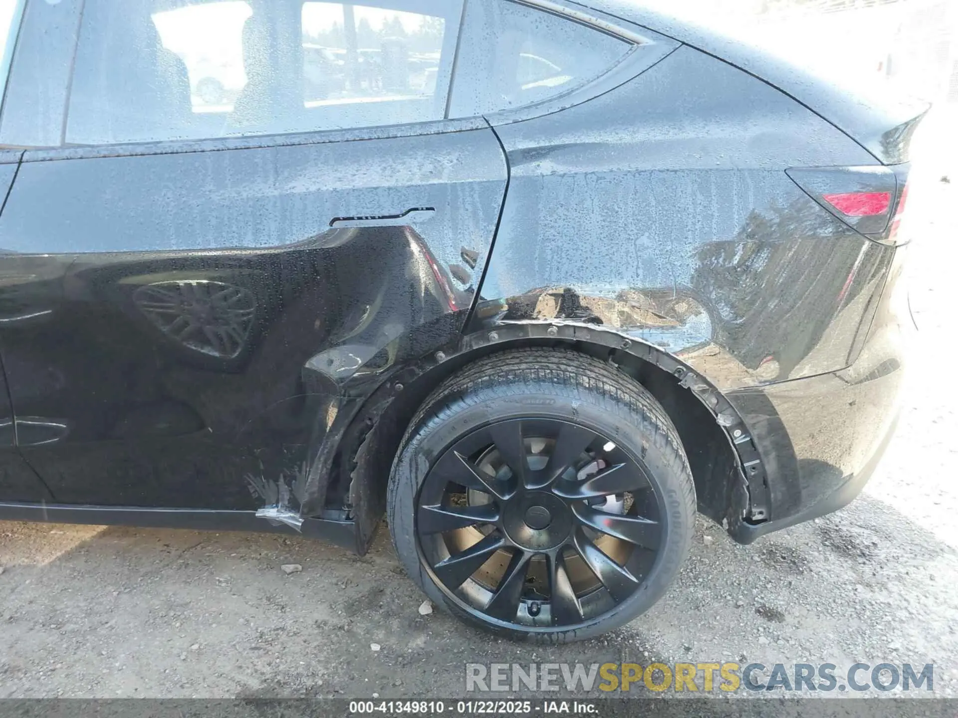 6 Photograph of a damaged car 7SAYGDEE5RF004220 TESLA MODEL Y 2024