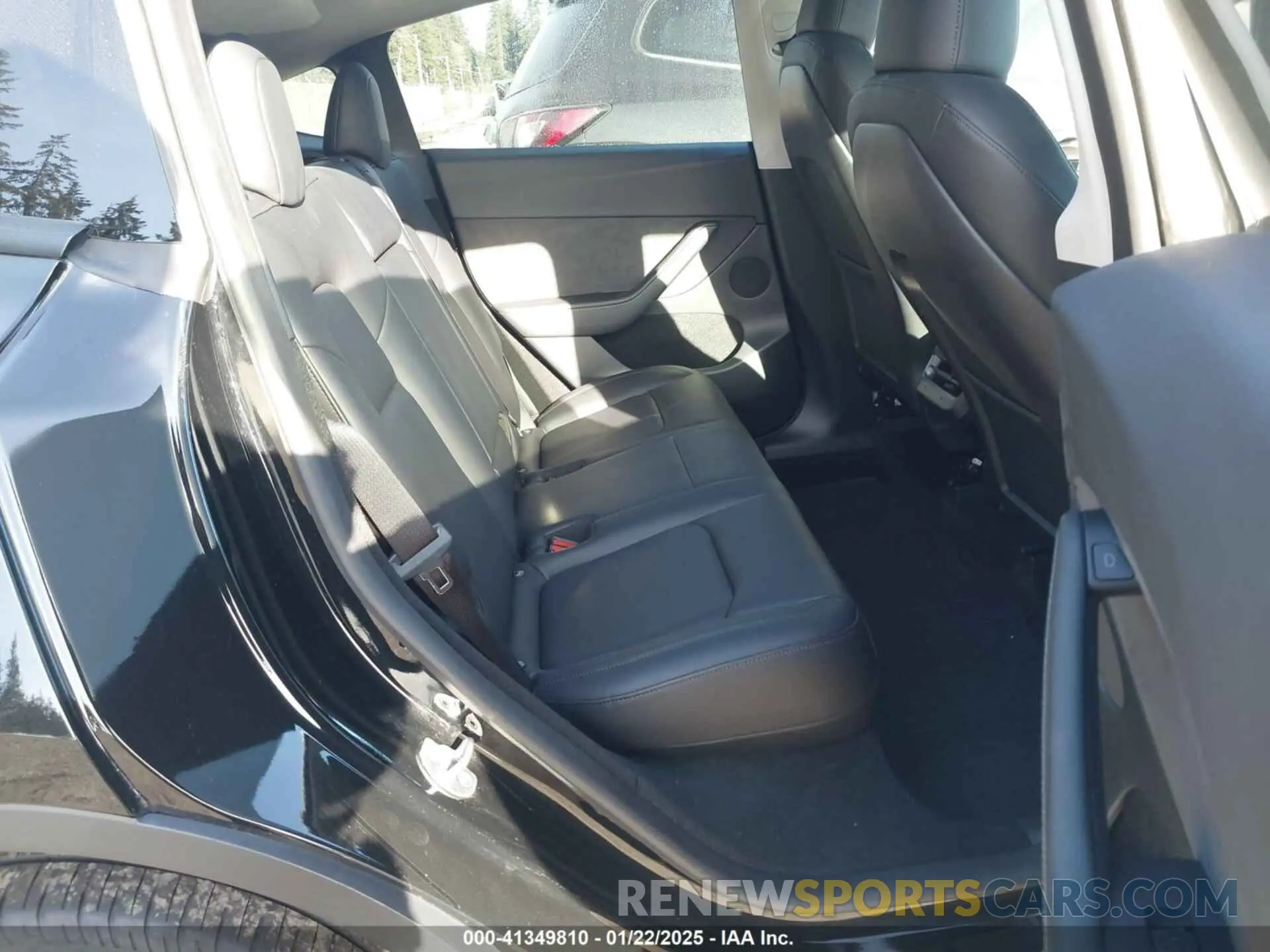 8 Photograph of a damaged car 7SAYGDEE5RF004220 TESLA MODEL Y 2024