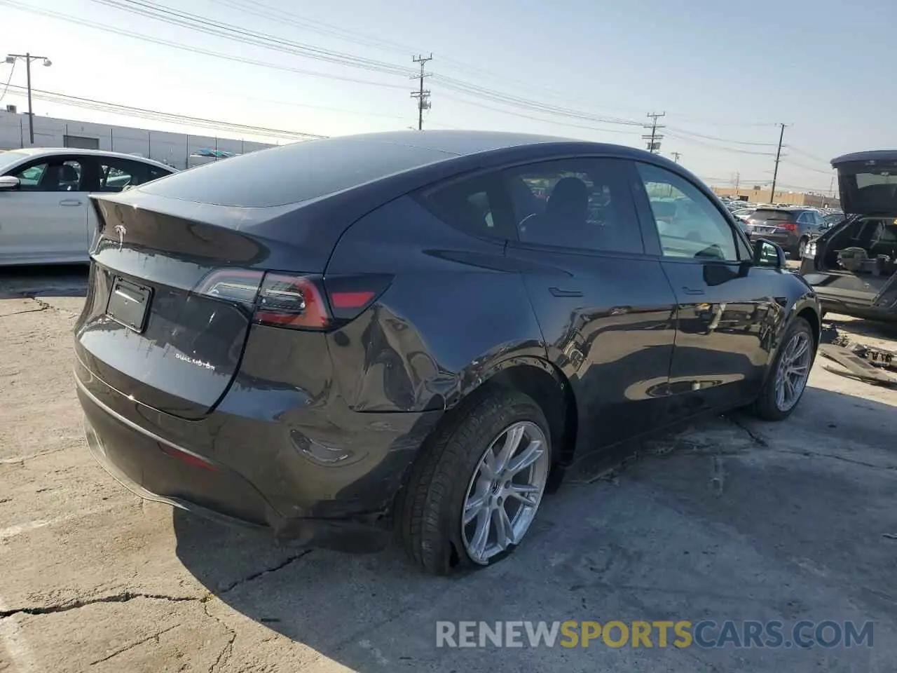 3 Photograph of a damaged car 7SAYGDEE5RF005285 TESLA MODEL Y 2024
