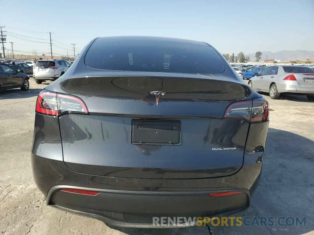 6 Photograph of a damaged car 7SAYGDEE5RF005285 TESLA MODEL Y 2024