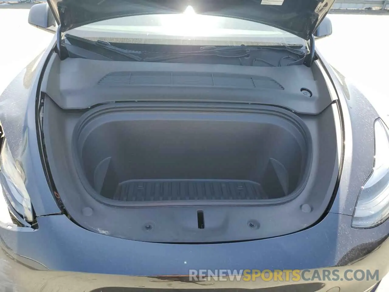 11 Photograph of a damaged car 7SAYGDEE5RF060478 TESLA MODEL Y 2024