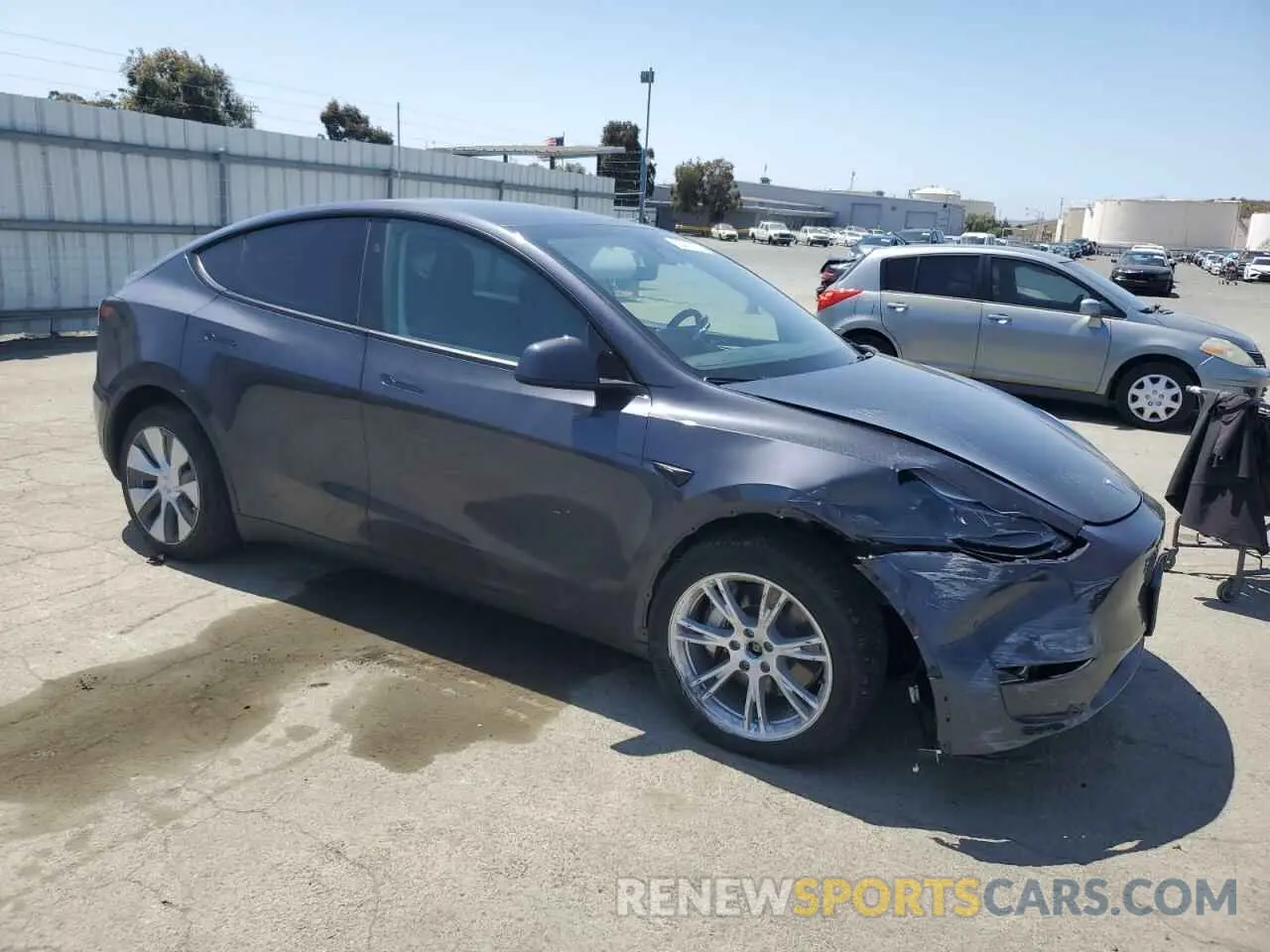4 Photograph of a damaged car 7SAYGDEE5RF060478 TESLA MODEL Y 2024