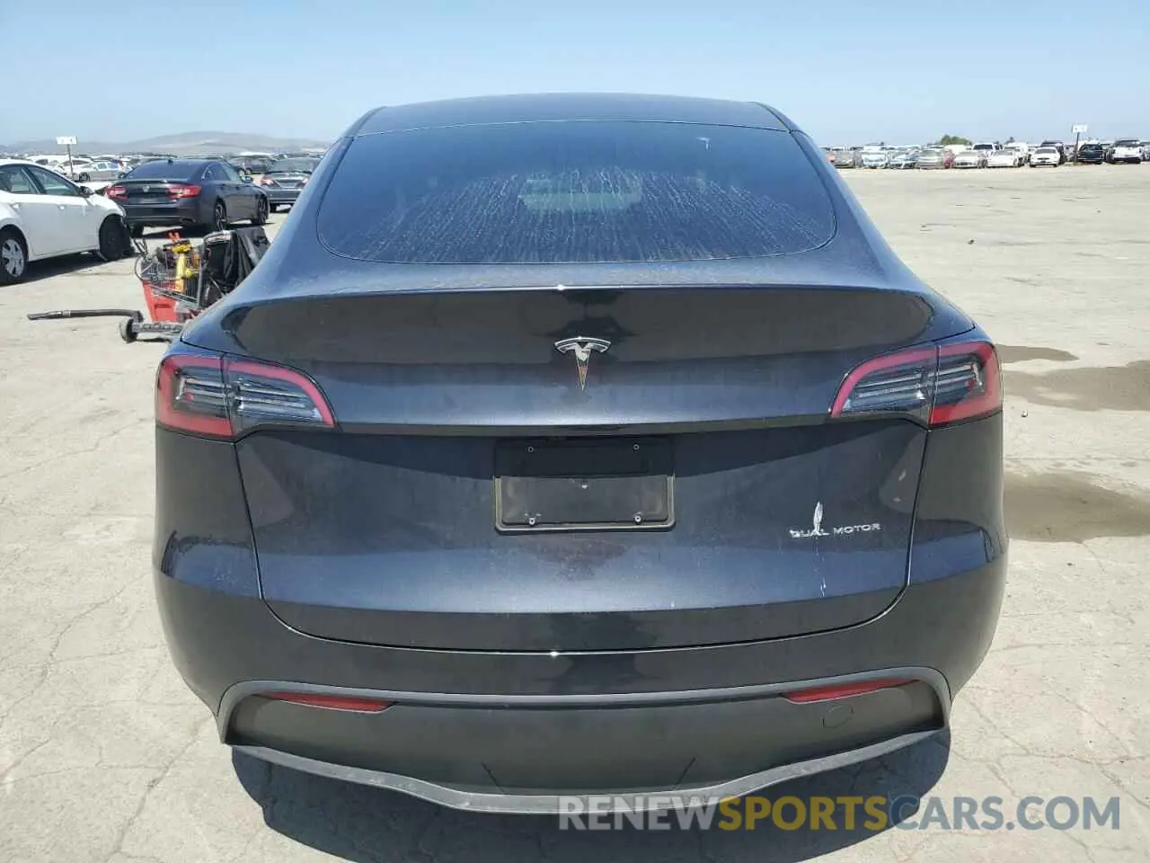 6 Photograph of a damaged car 7SAYGDEE5RF060478 TESLA MODEL Y 2024