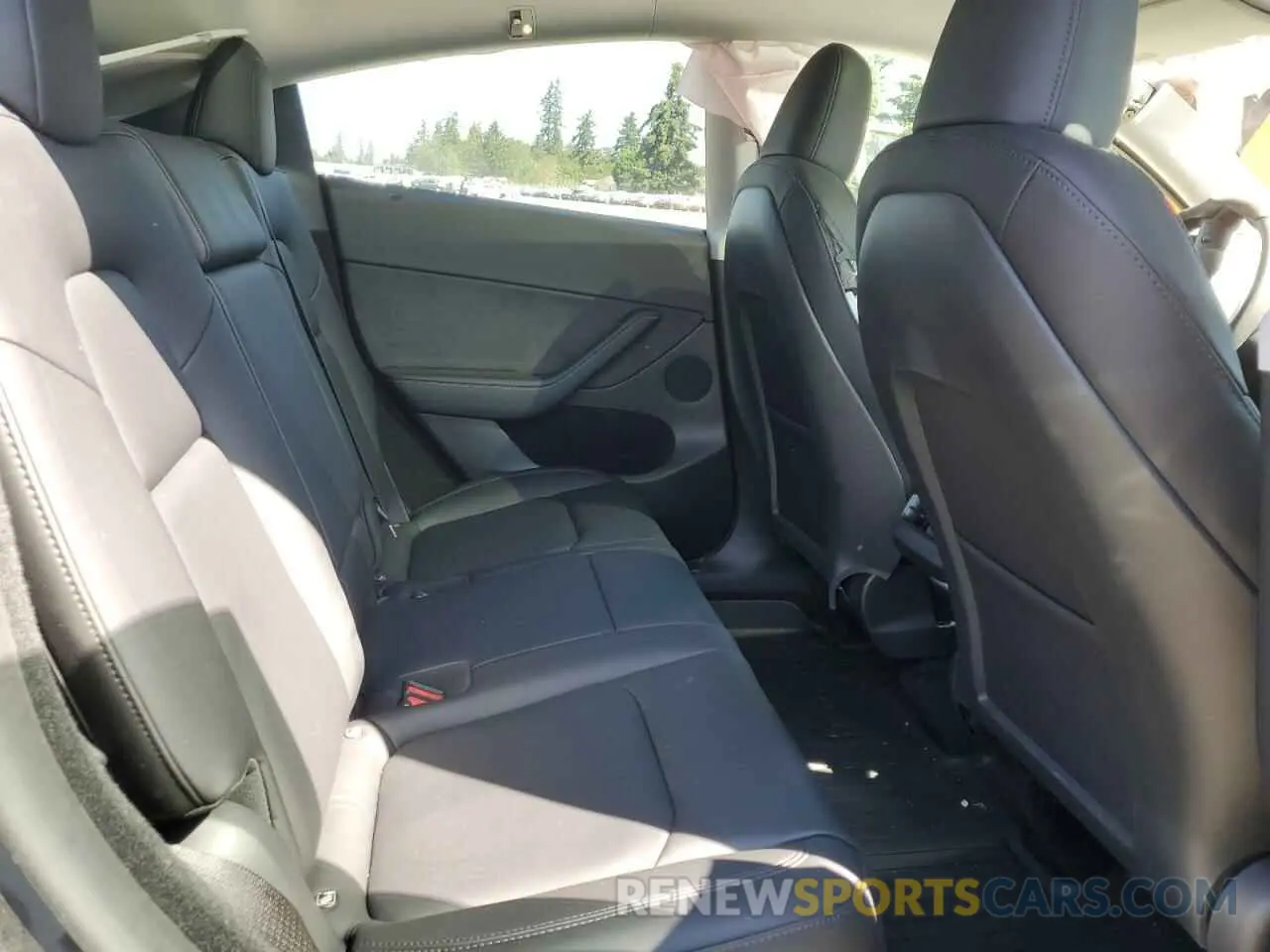 10 Photograph of a damaged car 7SAYGDEE5RF071206 TESLA MODEL Y 2024