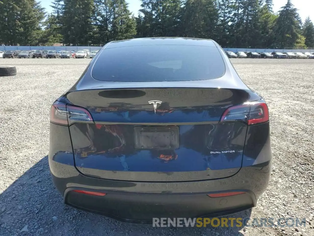 6 Photograph of a damaged car 7SAYGDEE5RF071206 TESLA MODEL Y 2024