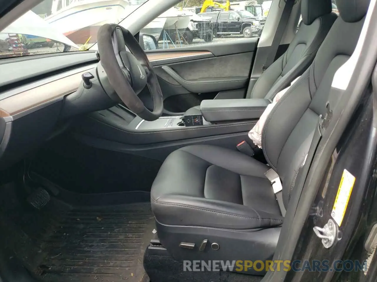 7 Photograph of a damaged car 7SAYGDEE5RF071206 TESLA MODEL Y 2024