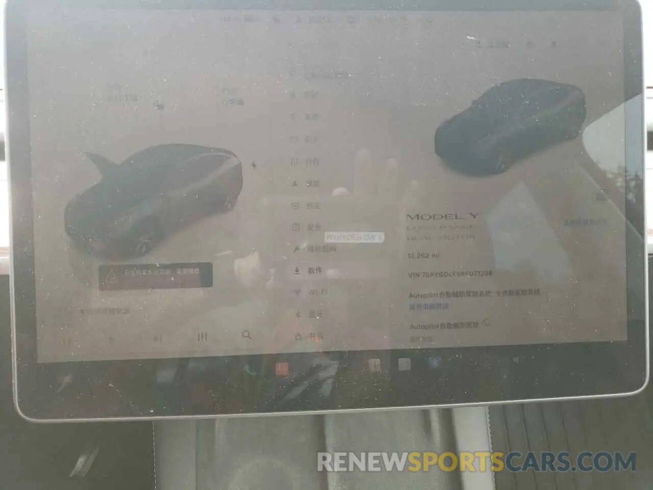 9 Photograph of a damaged car 7SAYGDEE5RF071206 TESLA MODEL Y 2024