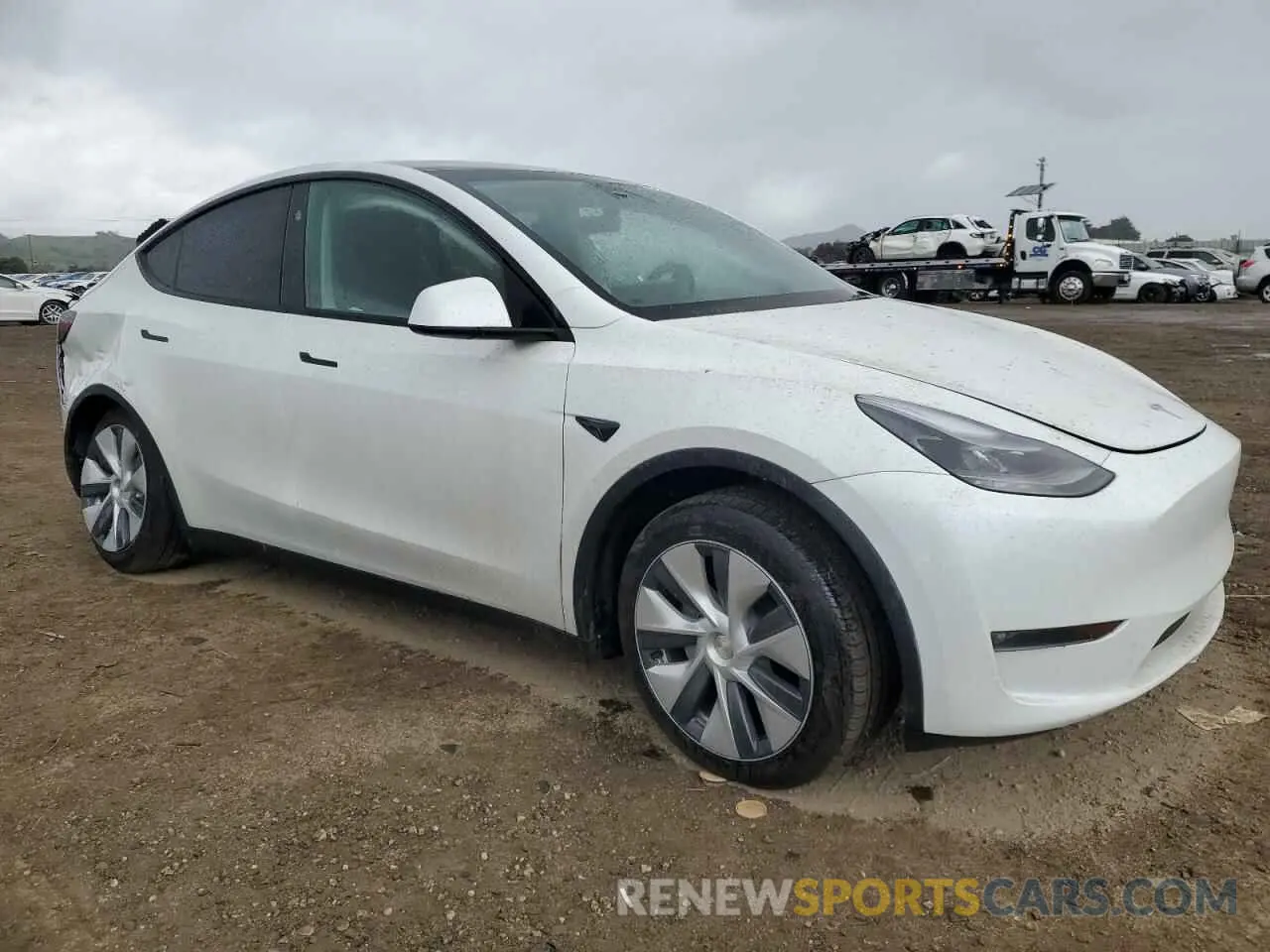4 Photograph of a damaged car 7SAYGDEE5RF075756 TESLA MODEL Y 2024