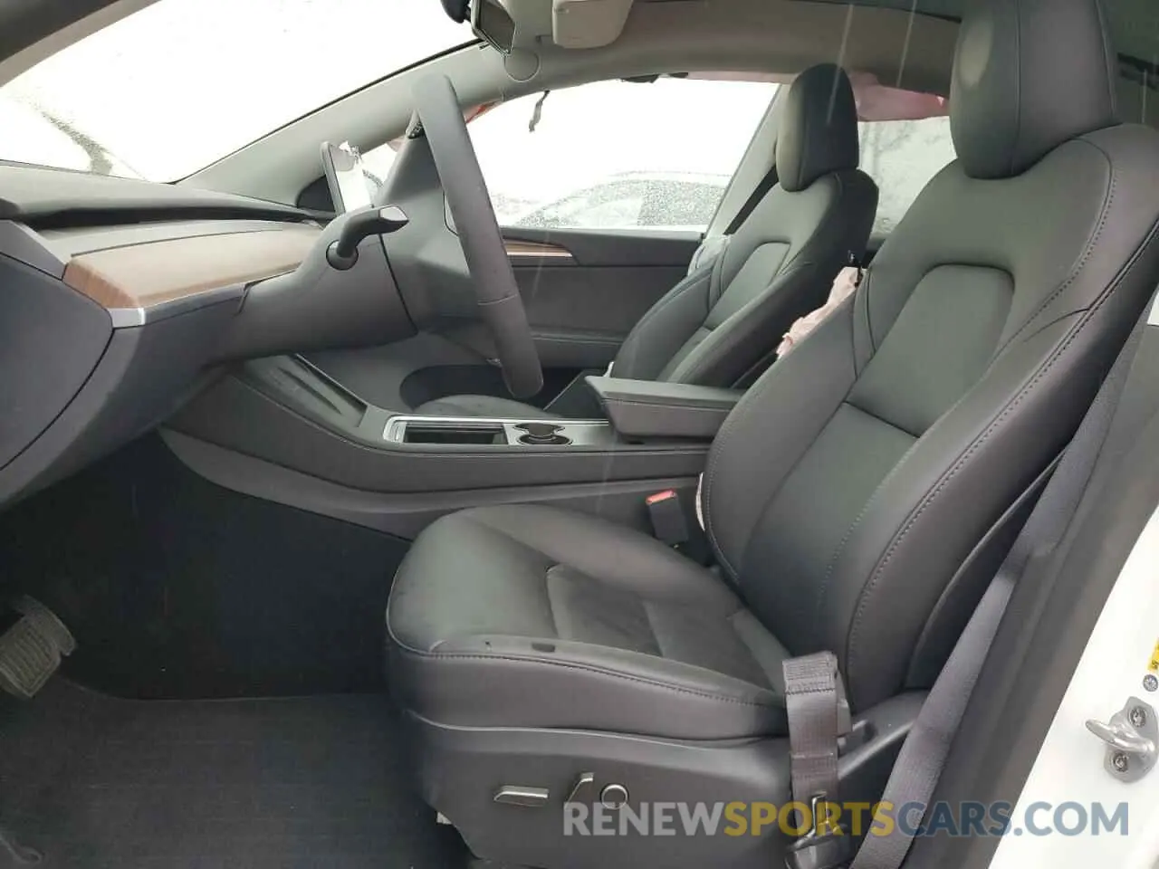 7 Photograph of a damaged car 7SAYGDEE5RF075756 TESLA MODEL Y 2024