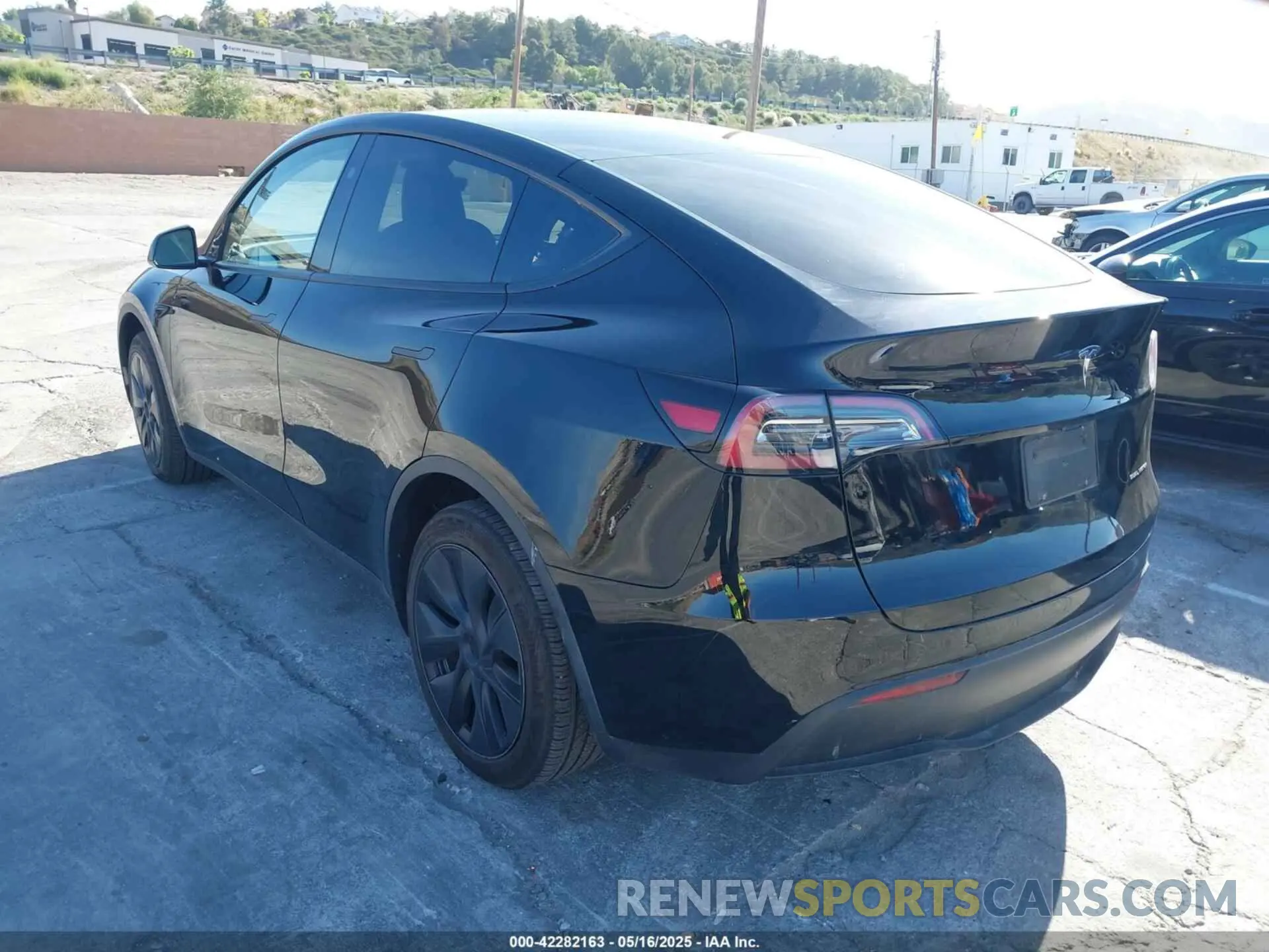 3 Photograph of a damaged car 7SAYGDEE5RF115074 TESLA MODEL Y 2024