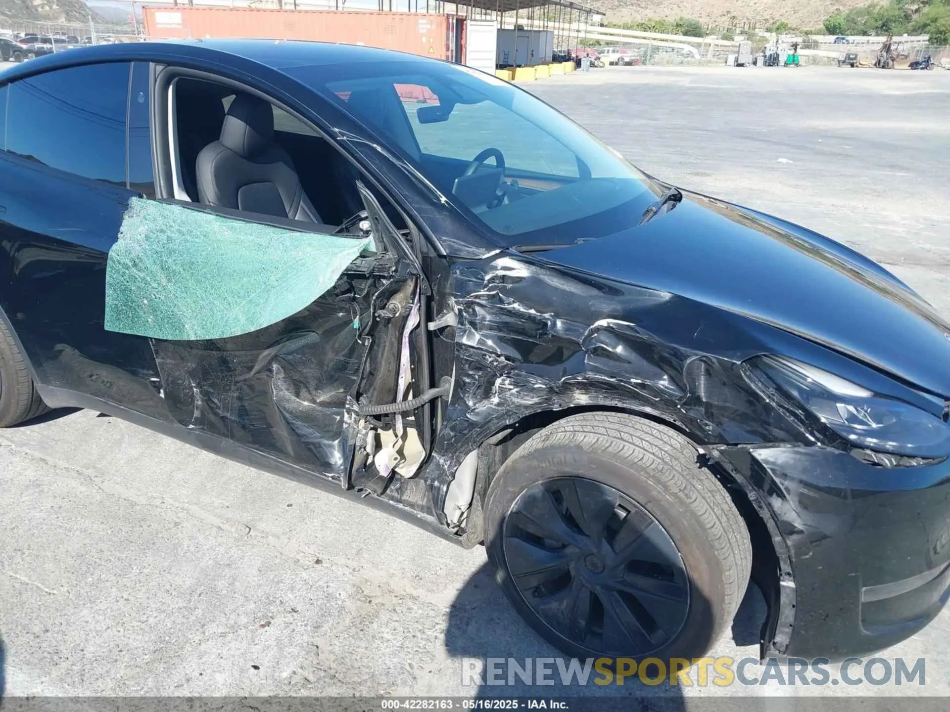 6 Photograph of a damaged car 7SAYGDEE5RF115074 TESLA MODEL Y 2024