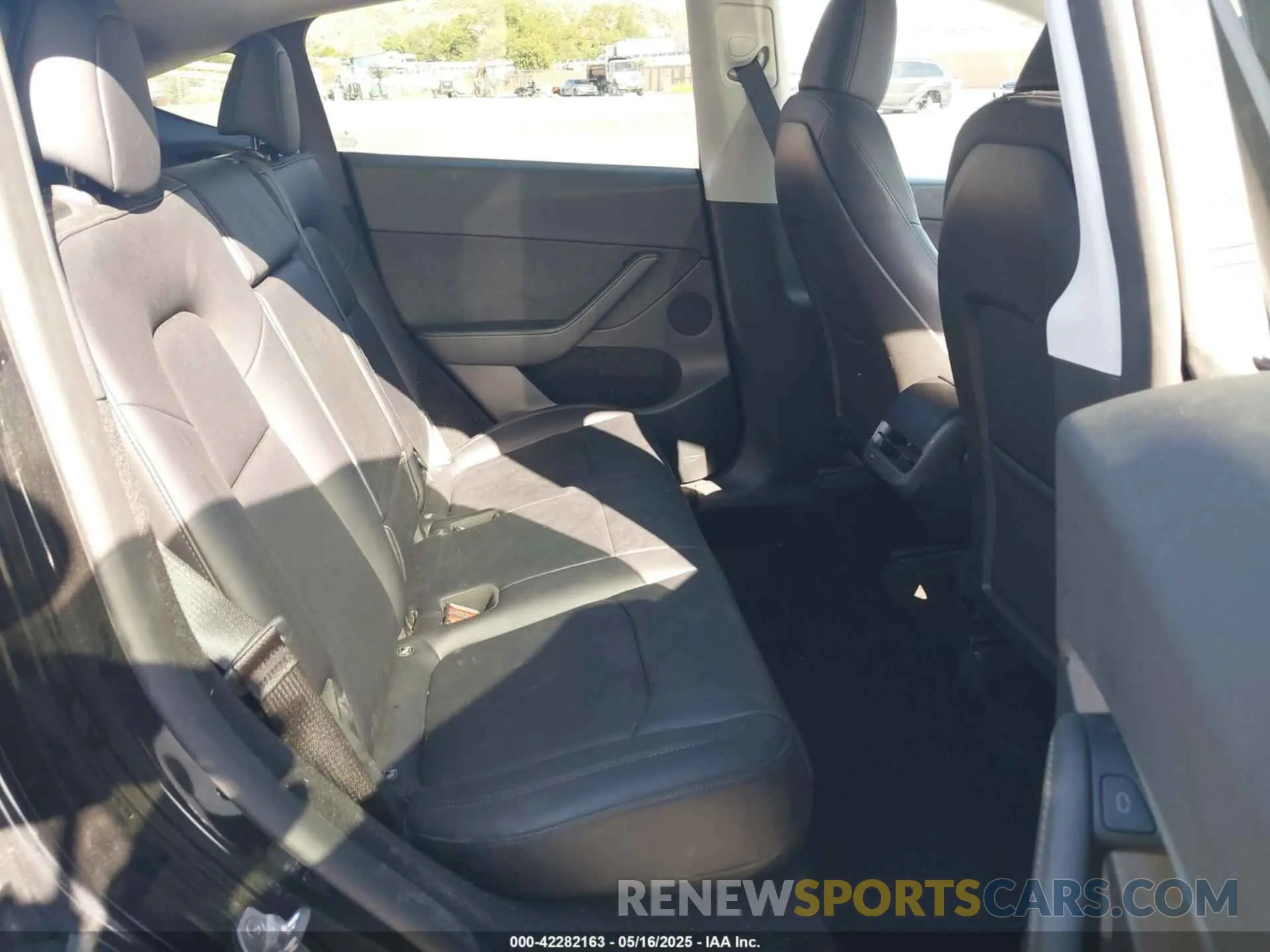 8 Photograph of a damaged car 7SAYGDEE5RF115074 TESLA MODEL Y 2024