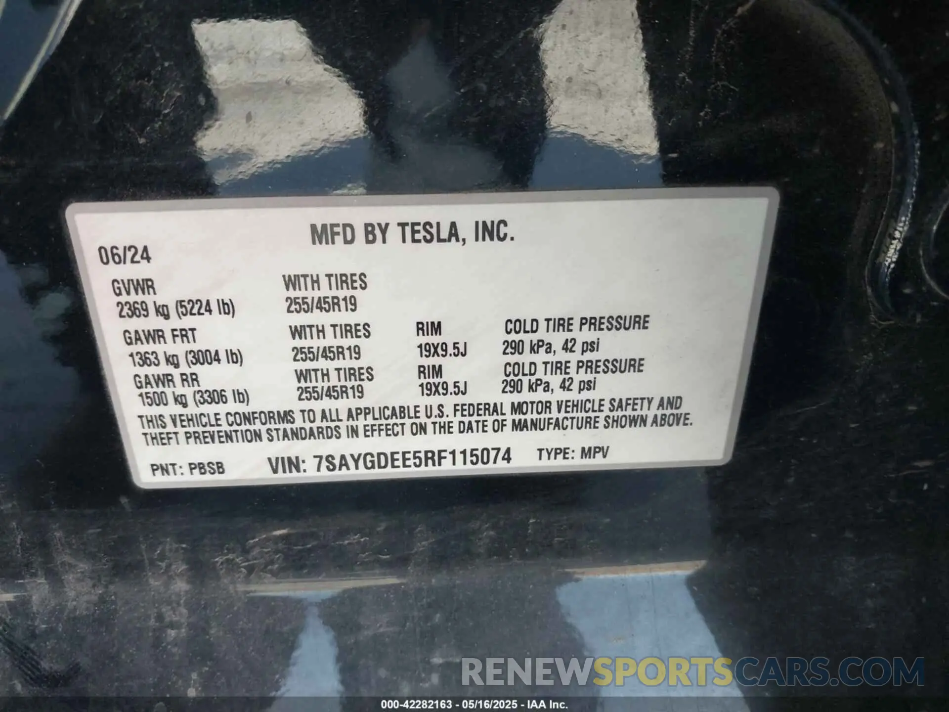 9 Photograph of a damaged car 7SAYGDEE5RF115074 TESLA MODEL Y 2024