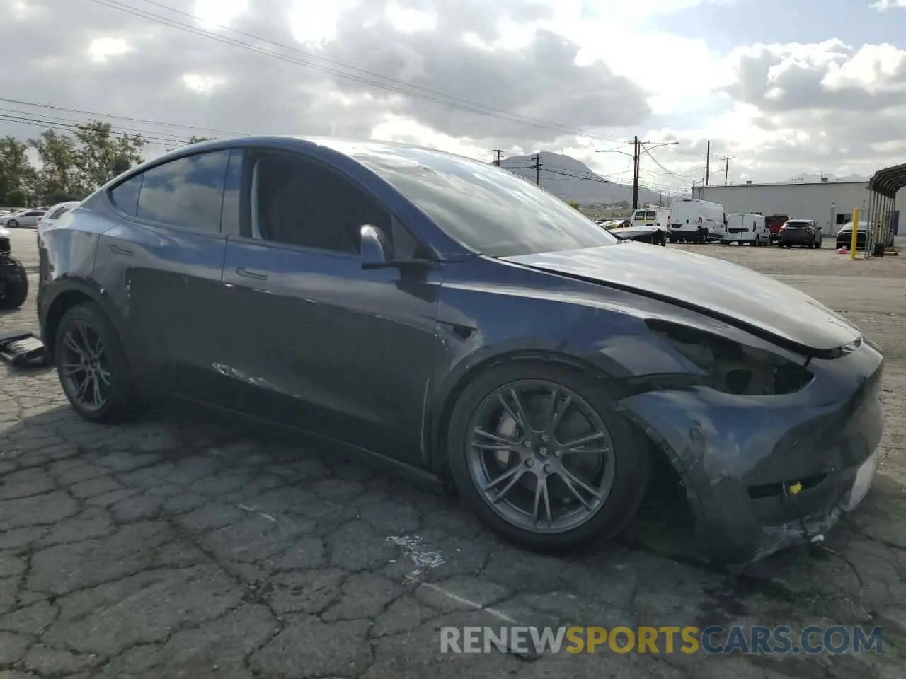 4 Photograph of a damaged car 7SAYGDEE5RF123496 TESLA MODEL Y 2024