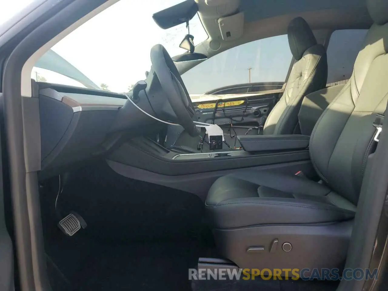 7 Photograph of a damaged car 7SAYGDEE5RF123496 TESLA MODEL Y 2024