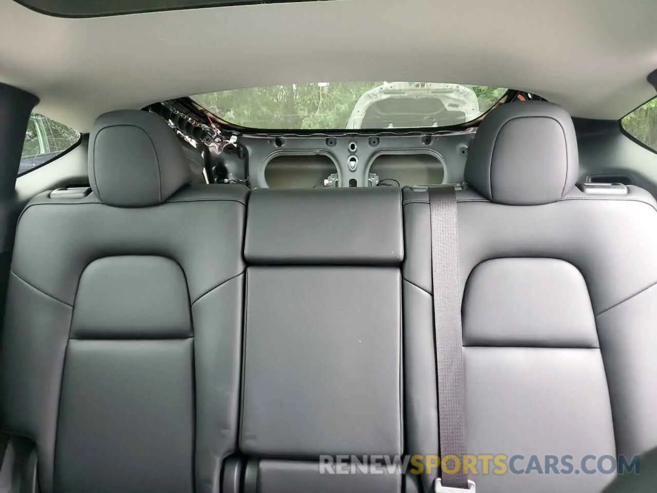 10 Photograph of a damaged car 7SAYGDEE5RF130383 TESLA MODEL Y 2024