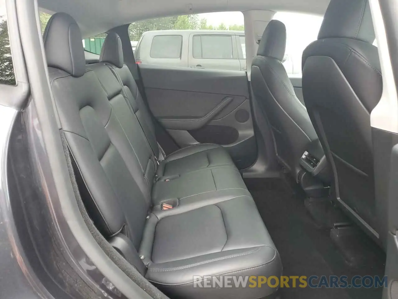 11 Photograph of a damaged car 7SAYGDEE5RF130383 TESLA MODEL Y 2024