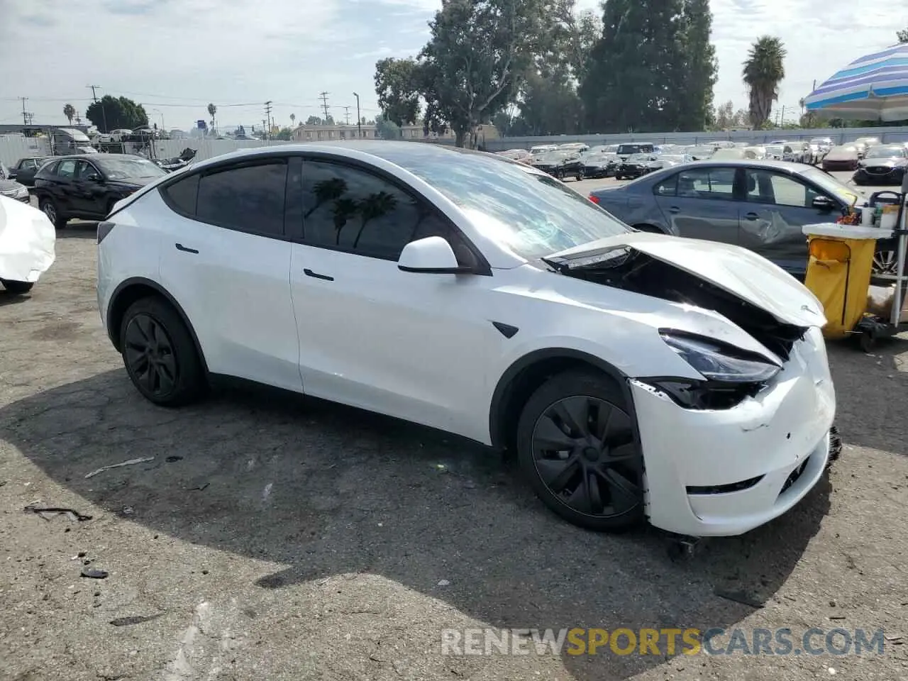 4 Photograph of a damaged car 7SAYGDEE5RF131663 TESLA MODEL Y 2024