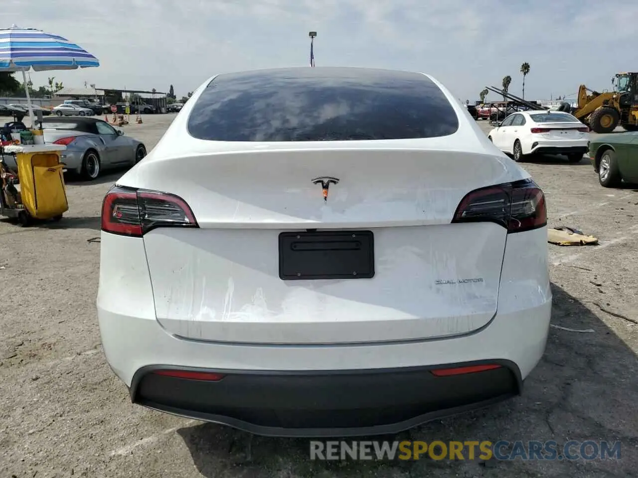 6 Photograph of a damaged car 7SAYGDEE5RF131663 TESLA MODEL Y 2024