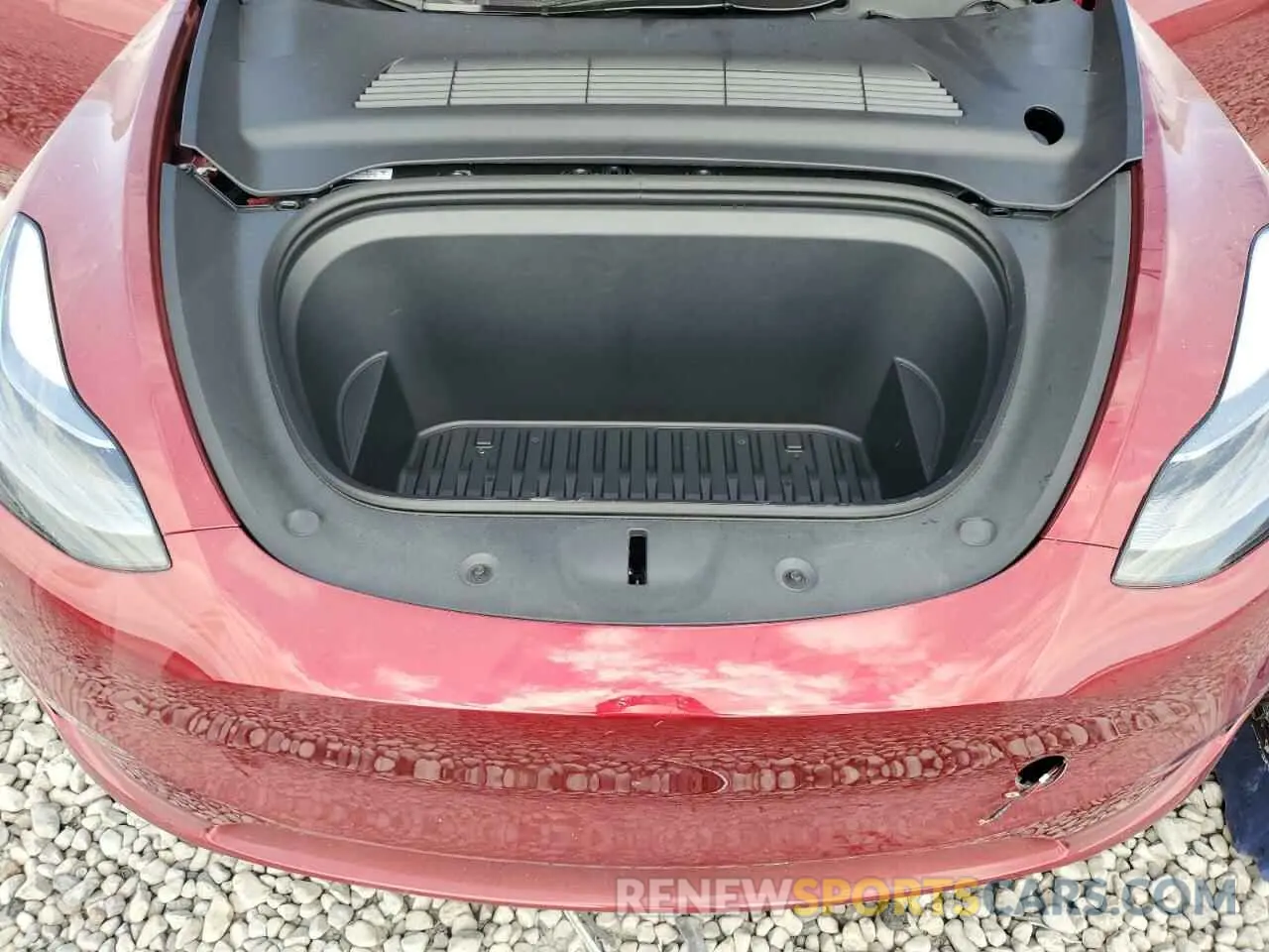 11 Photograph of a damaged car 7SAYGDEE5RF133803 TESLA MODEL Y 2024