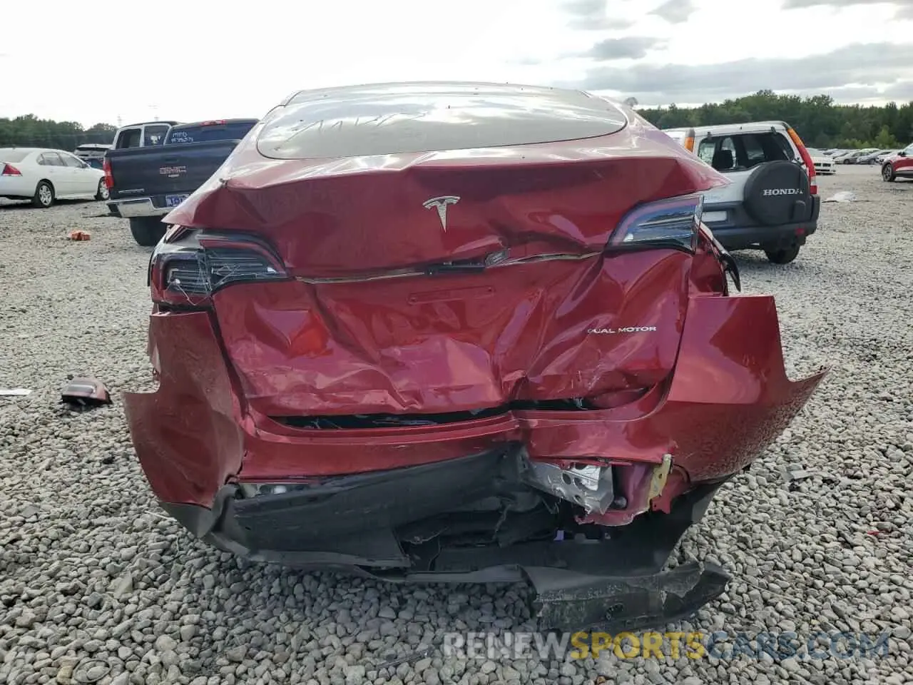 6 Photograph of a damaged car 7SAYGDEE5RF133803 TESLA MODEL Y 2024
