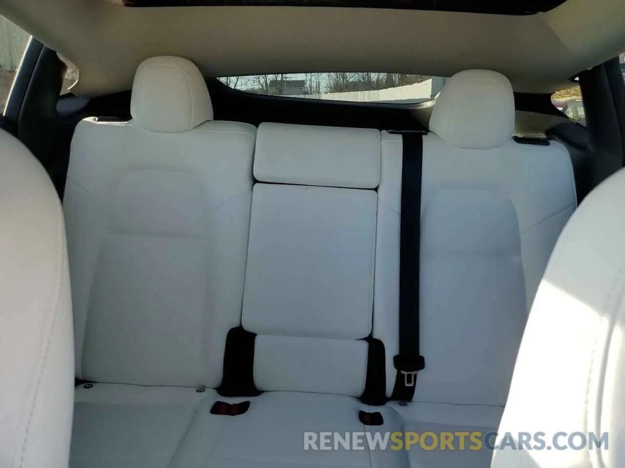10 Photograph of a damaged car 7SAYGDEE5RF157597 TESLA MODEL Y 2024