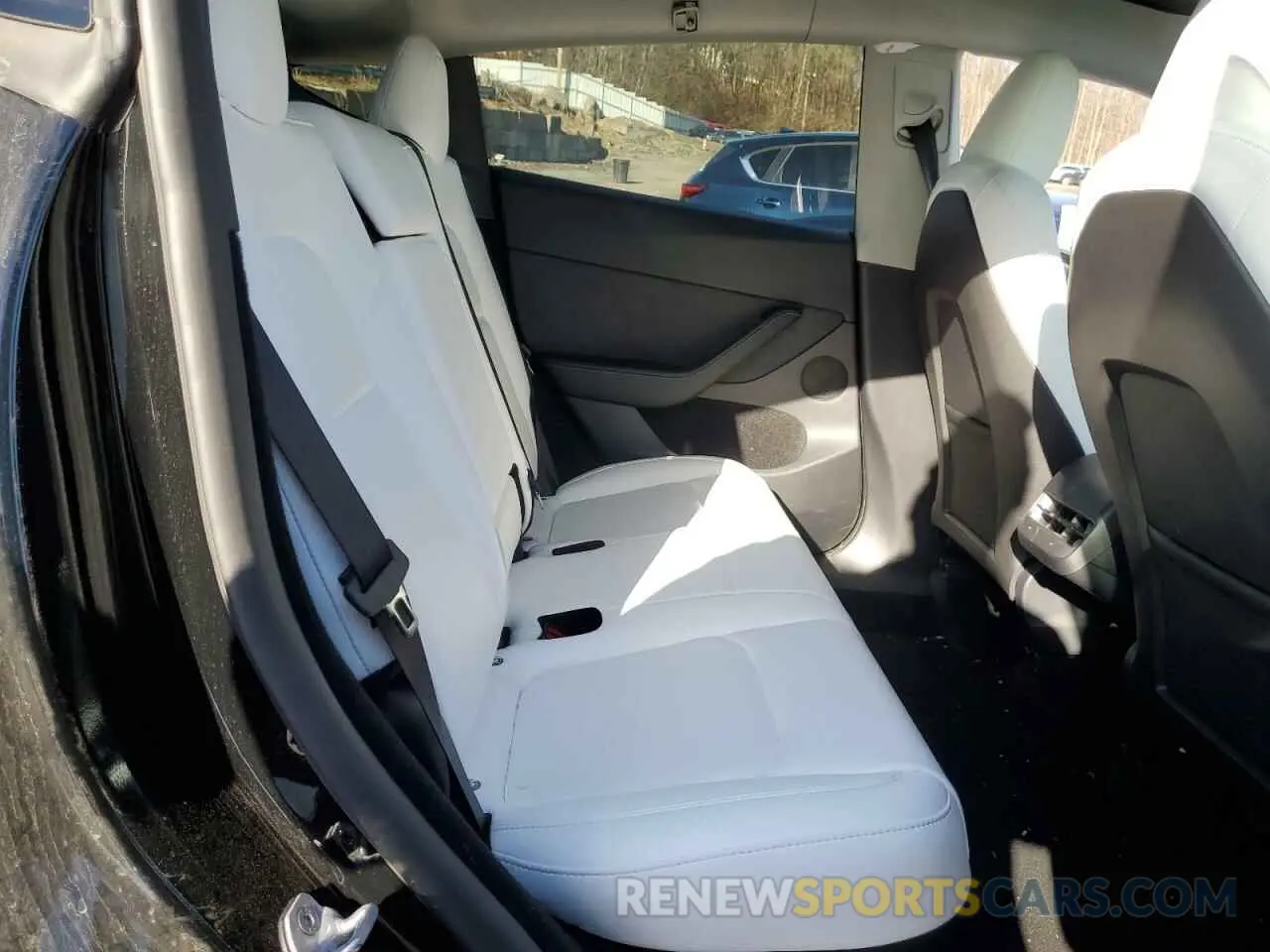 11 Photograph of a damaged car 7SAYGDEE5RF157597 TESLA MODEL Y 2024