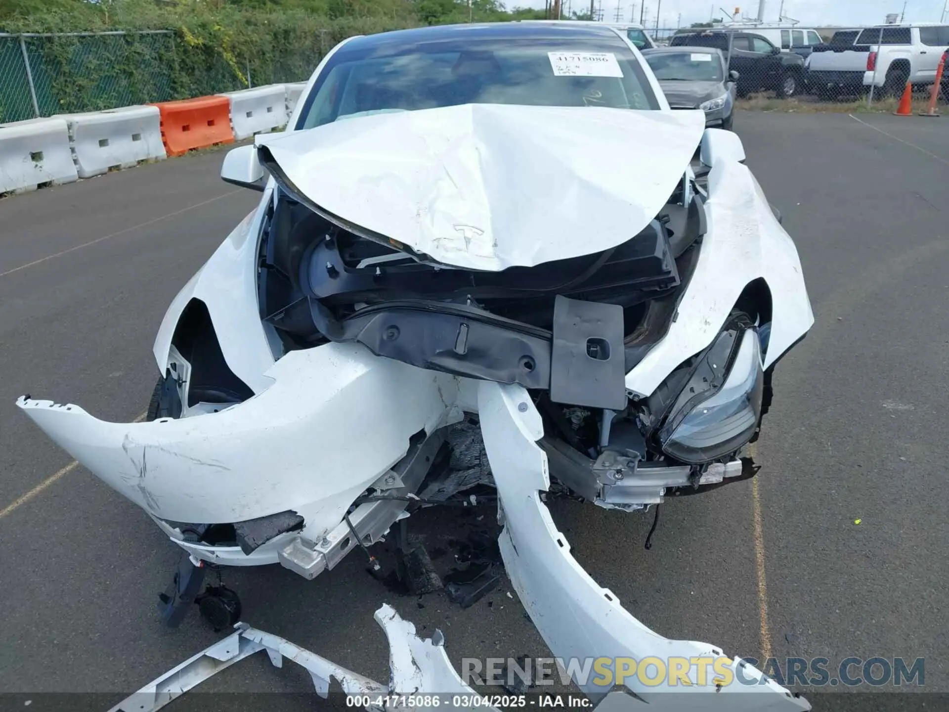 13 Photograph of a damaged car 7SAYGDEE5RF181334 TESLA MODEL Y 2024