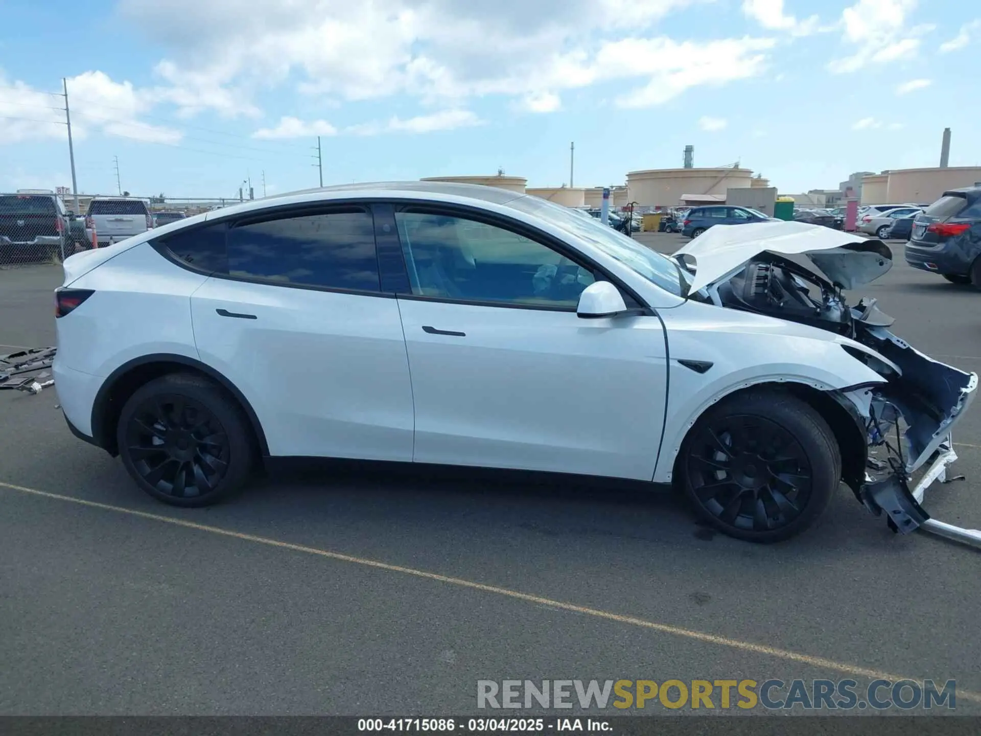 14 Photograph of a damaged car 7SAYGDEE5RF181334 TESLA MODEL Y 2024