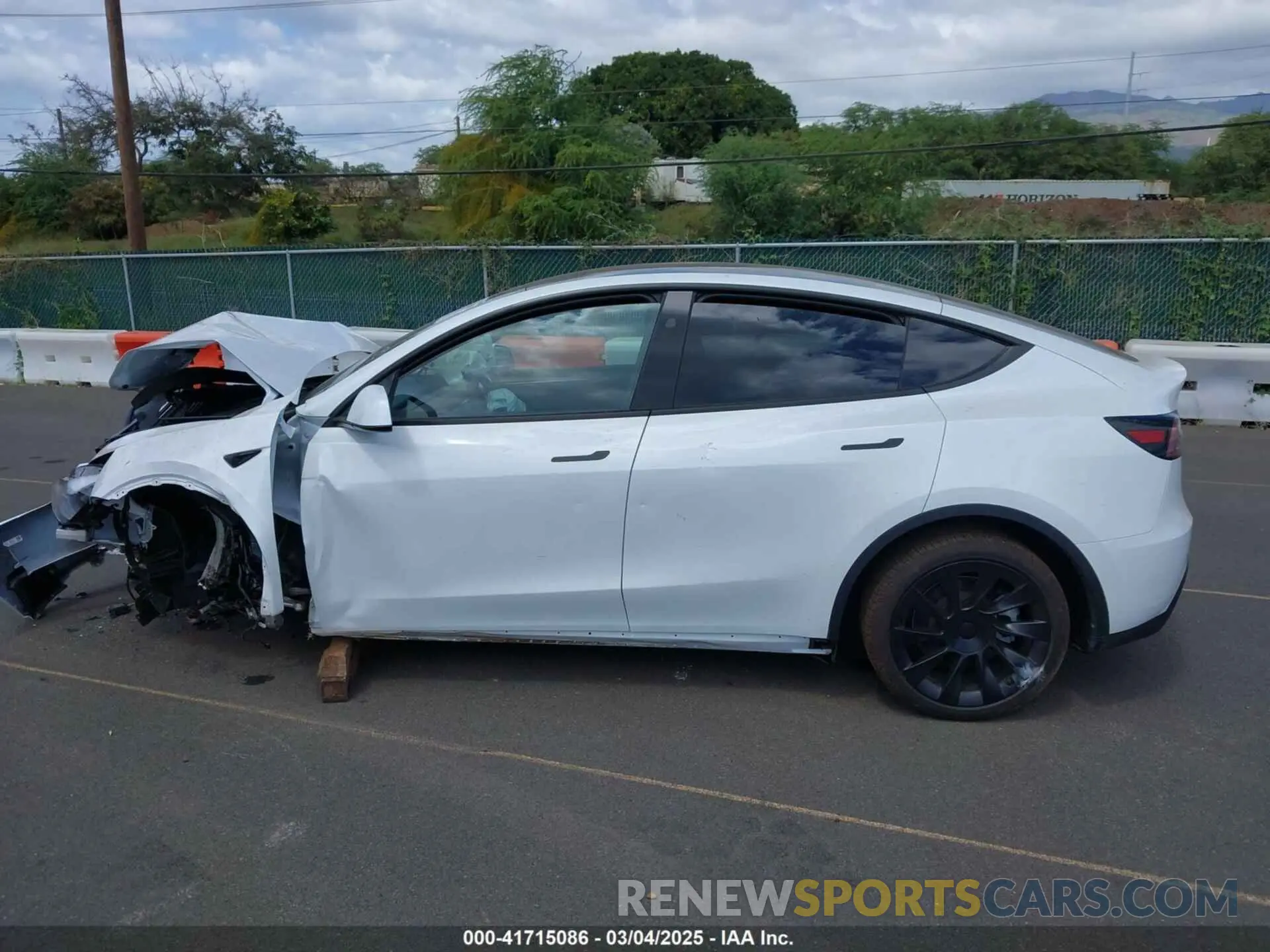 15 Photograph of a damaged car 7SAYGDEE5RF181334 TESLA MODEL Y 2024