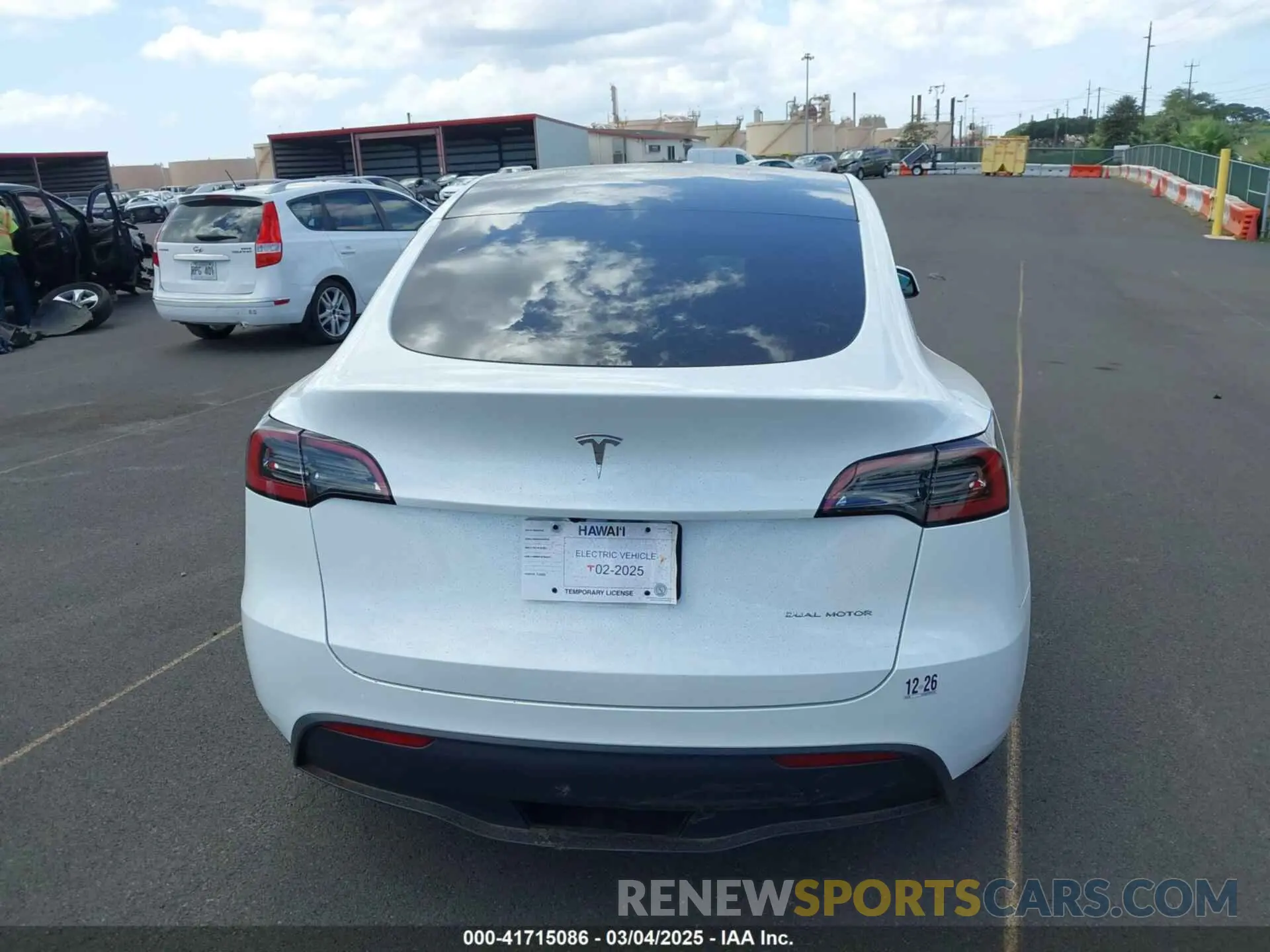 17 Photograph of a damaged car 7SAYGDEE5RF181334 TESLA MODEL Y 2024