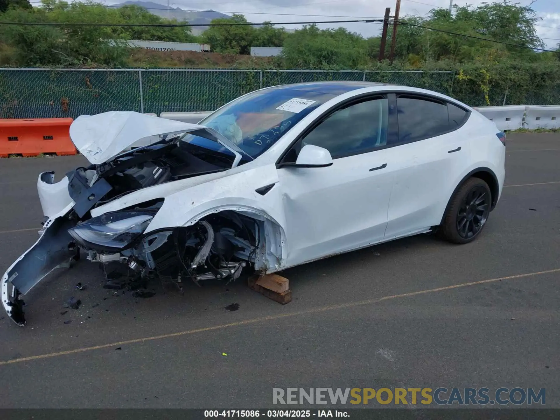 2 Photograph of a damaged car 7SAYGDEE5RF181334 TESLA MODEL Y 2024