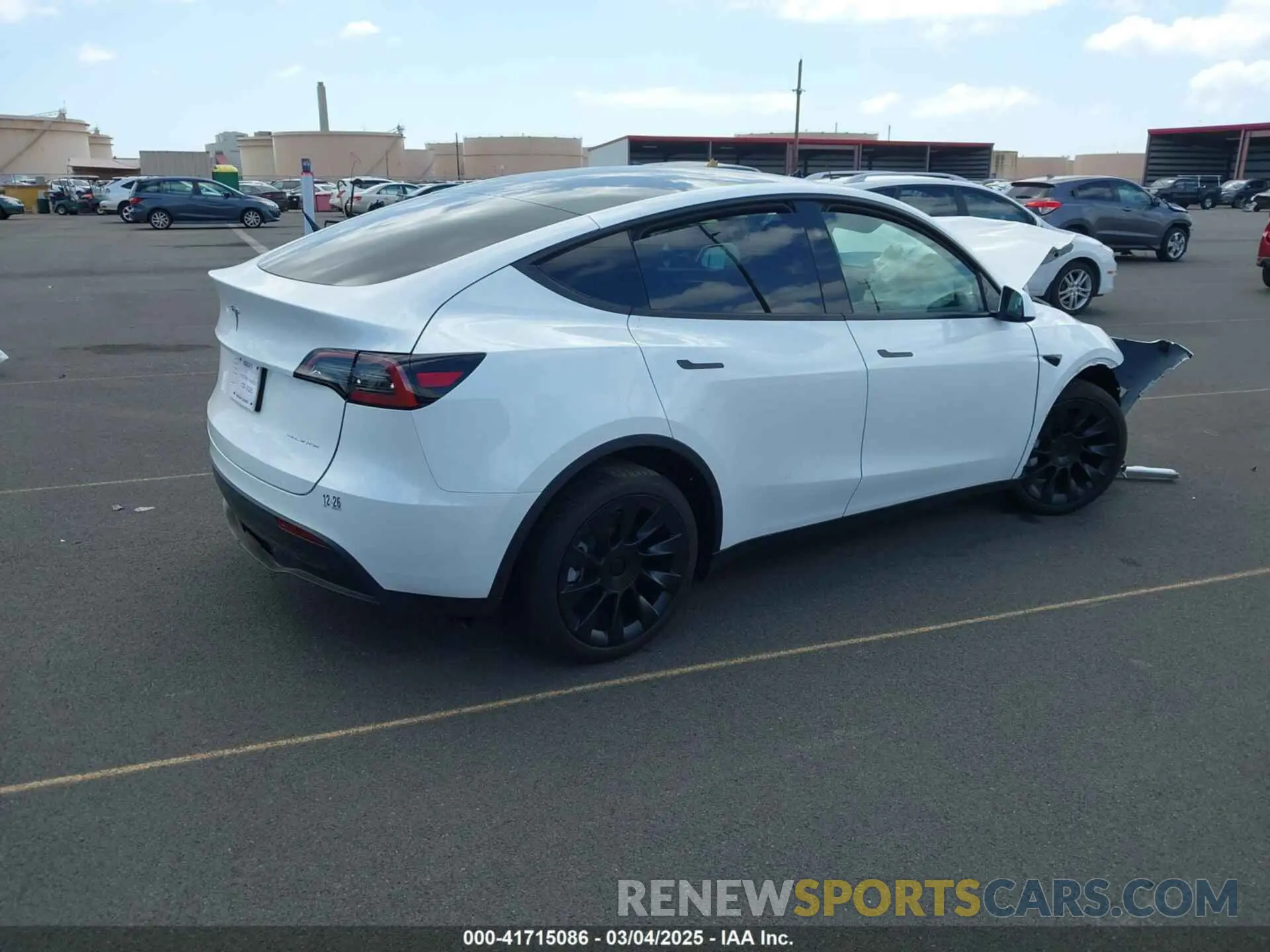 4 Photograph of a damaged car 7SAYGDEE5RF181334 TESLA MODEL Y 2024