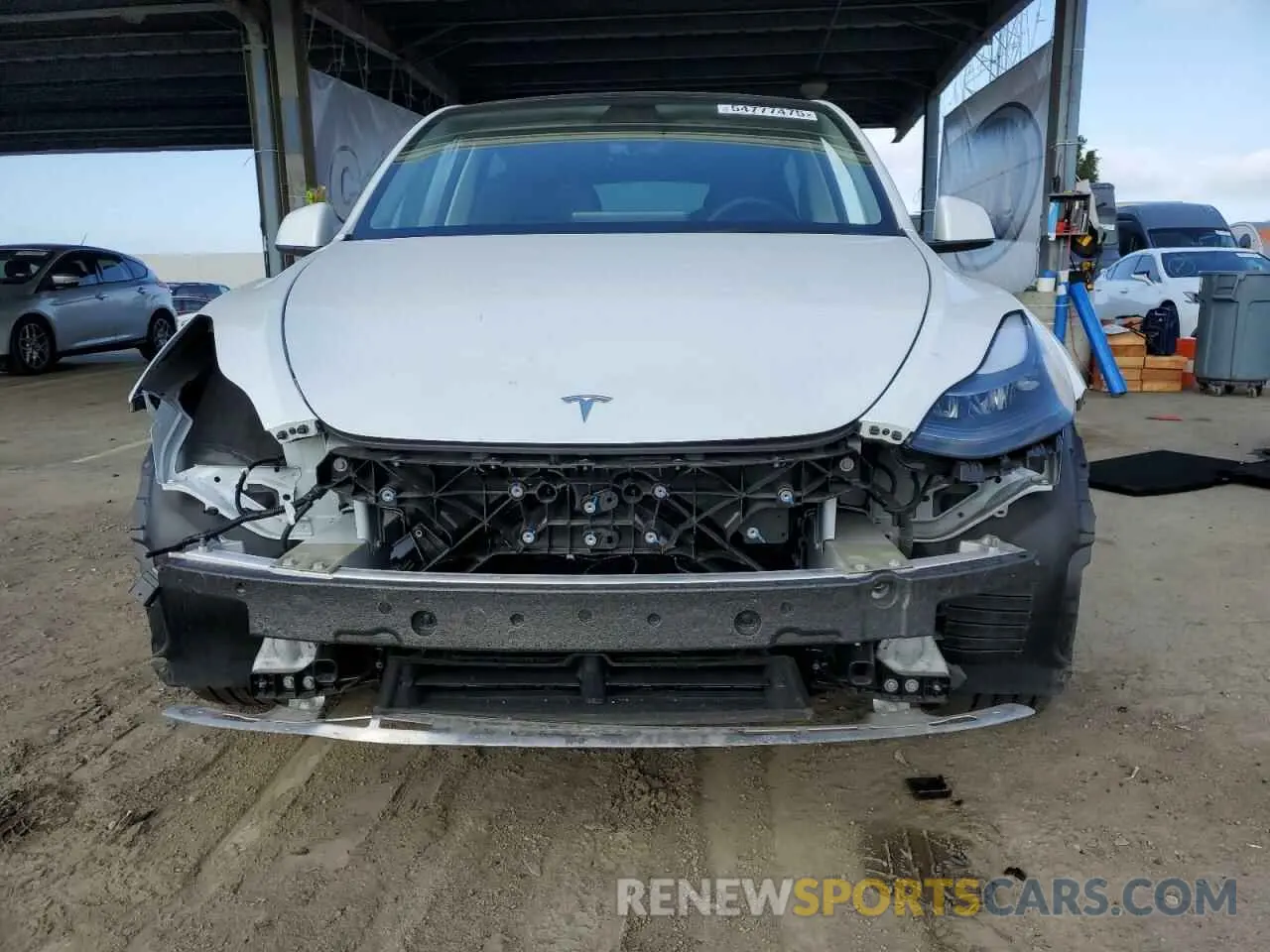 5 Photograph of a damaged car 7SAYGDEE5RF196822 TESLA MODEL Y 2024