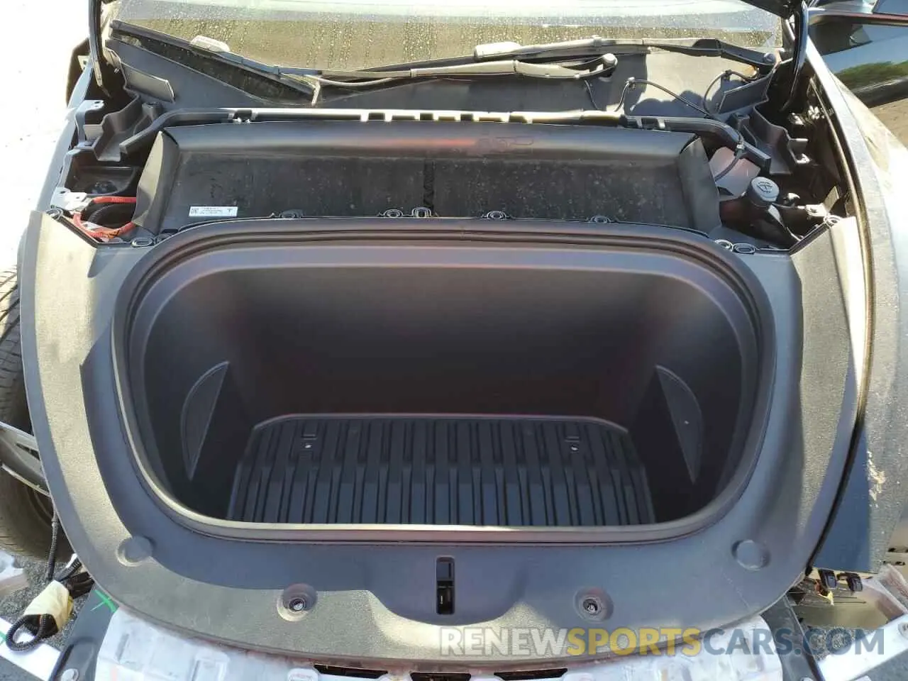 11 Photograph of a damaged car 7SAYGDEE6RA215519 TESLA MODEL Y 2024