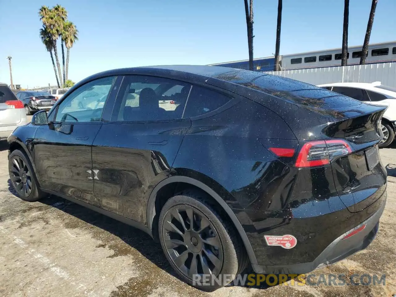 2 Photograph of a damaged car 7SAYGDEE6RA215519 TESLA MODEL Y 2024
