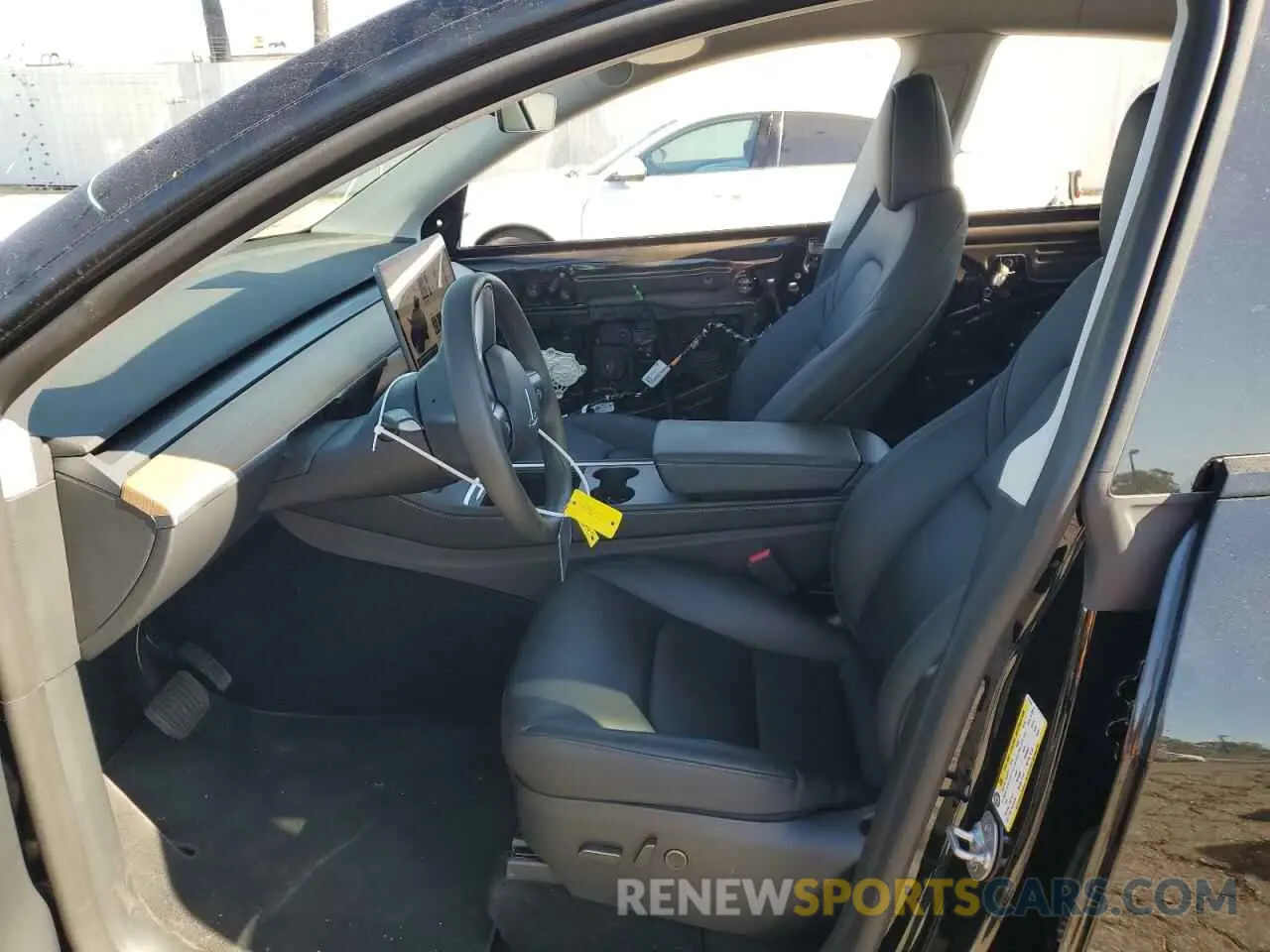 7 Photograph of a damaged car 7SAYGDEE6RA215519 TESLA MODEL Y 2024