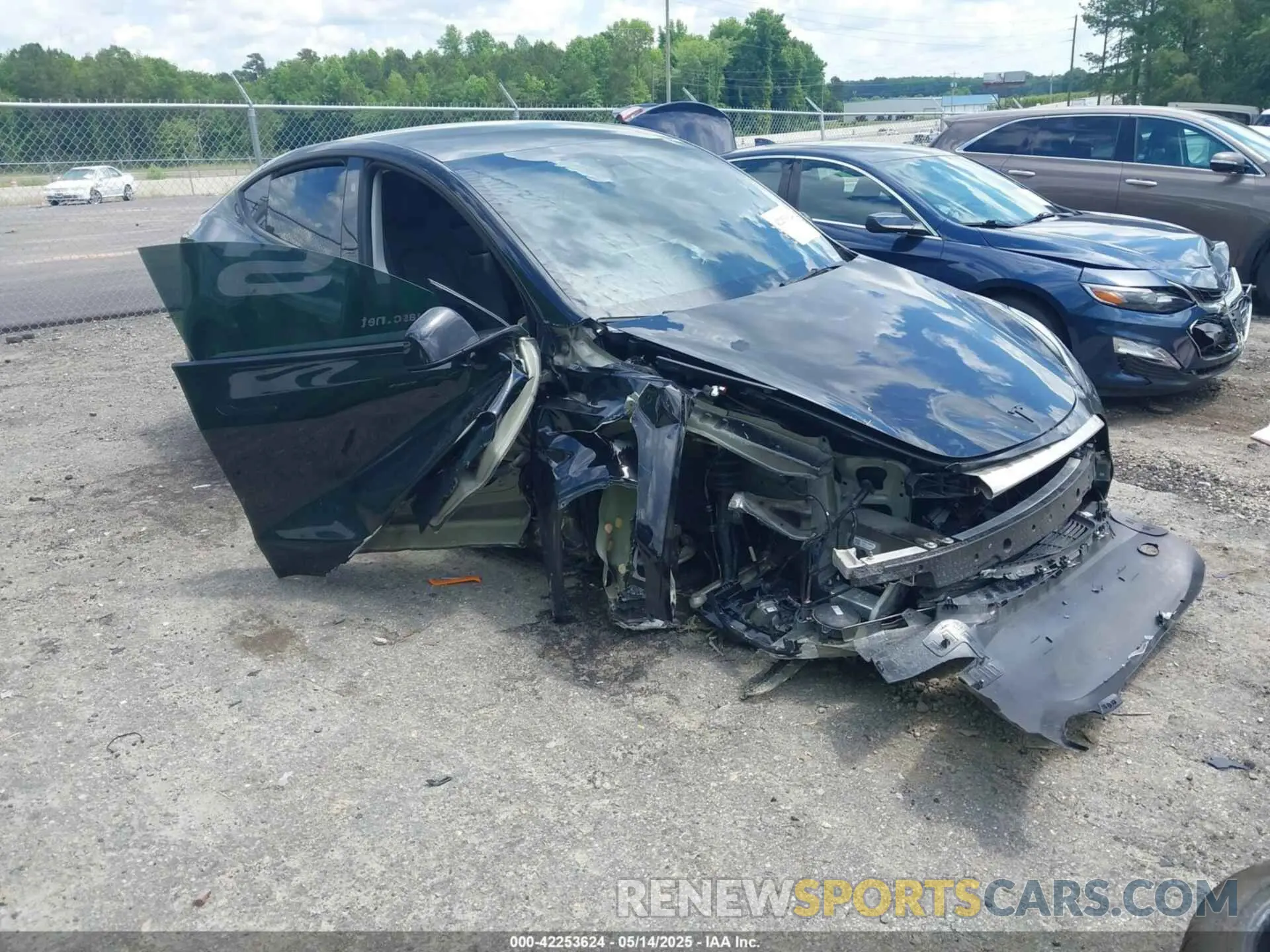 1 Photograph of a damaged car 7SAYGDEE6RA218338 TESLA MODEL Y 2024