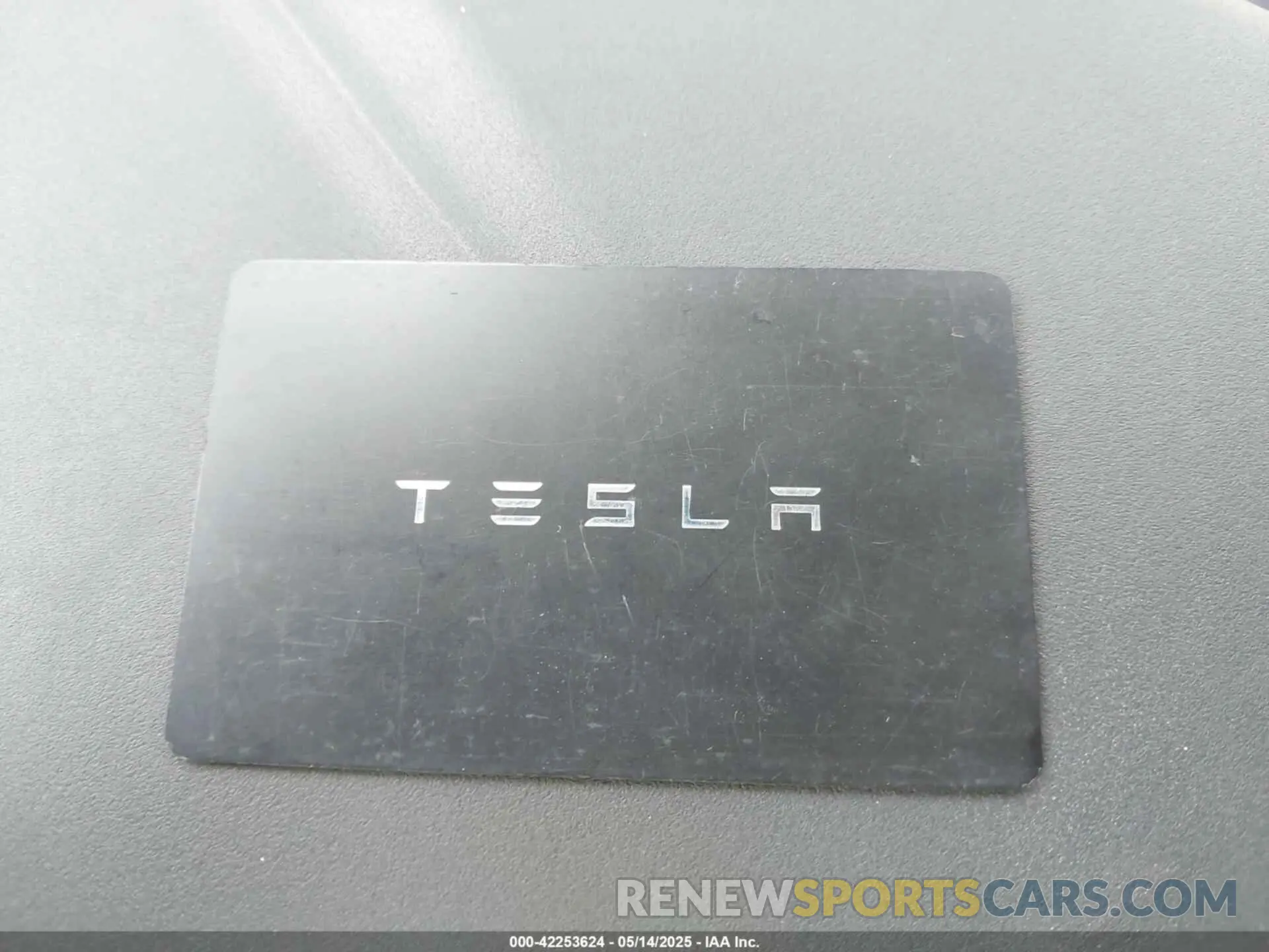 11 Photograph of a damaged car 7SAYGDEE6RA218338 TESLA MODEL Y 2024